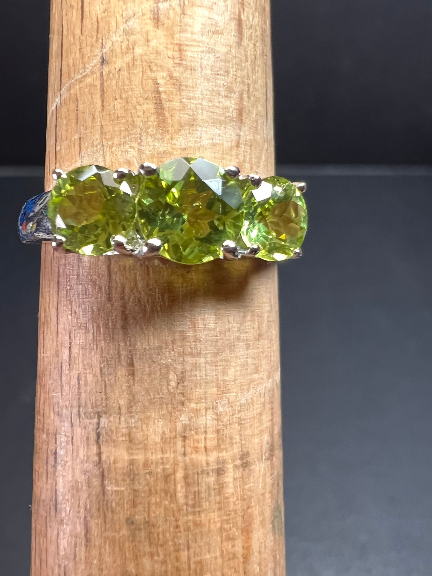 Vintage peridot three stone sterling silver ring size 7