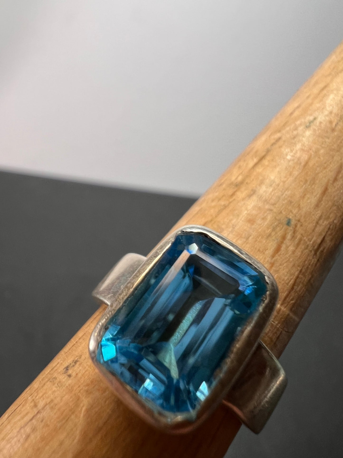 NEW Swiss blue topaz sterling silver ring size 7 / 6.65 grams