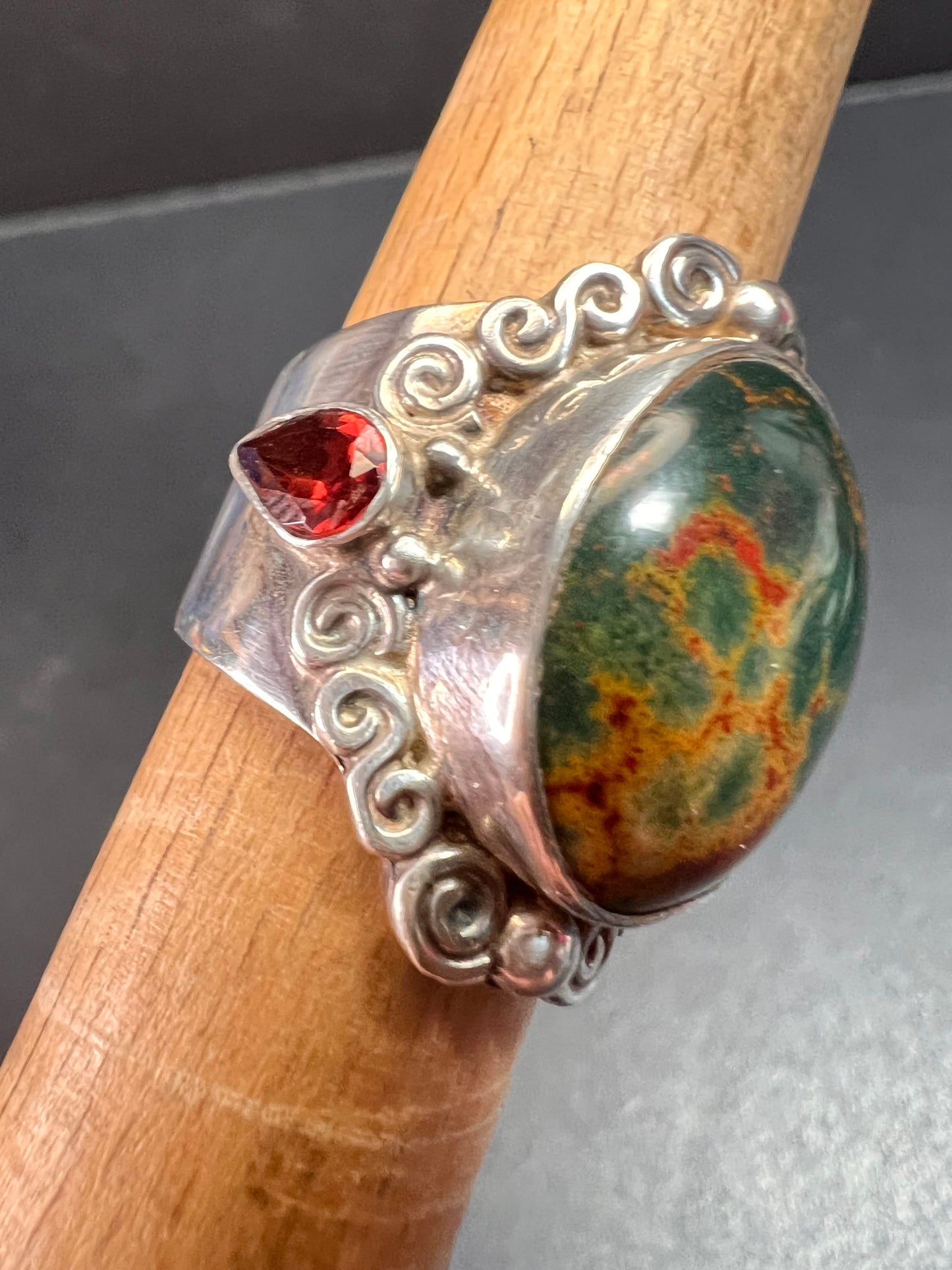 Sajen bloodstone and garnet sterling silver ring size 6