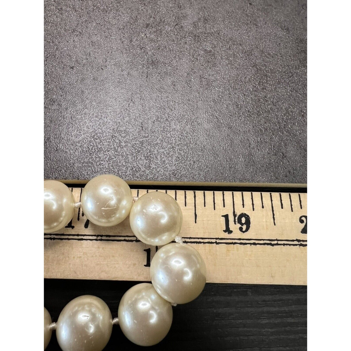 Vntg CAROLEE HAND-KNOTTED FAUX GOLD PEARL NECKLACE Gold Tone CHAIN HEART END