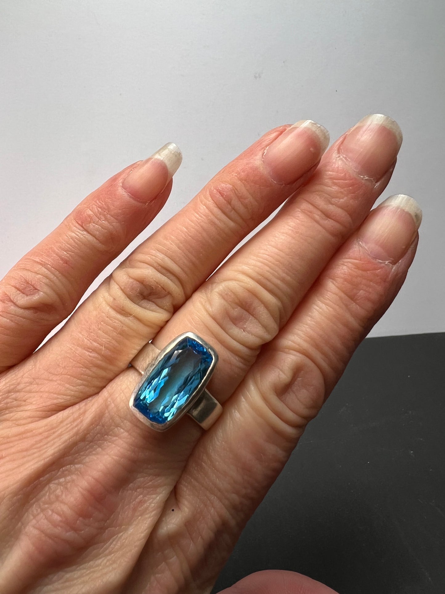 NEW size 8 Swiss blue topaz sterling silver ring size 8.17 grams