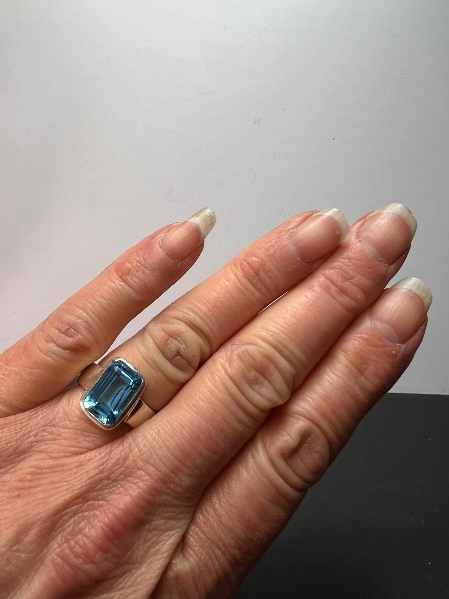 NEW Swiss blue topaz sterling silver ring size 7 / 6.65 grams