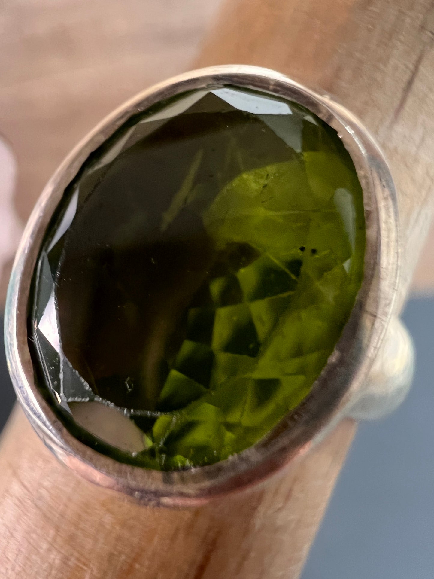 NEW size 7.5 peridot oval cut gemstone sterling silver ring 5.96 grams