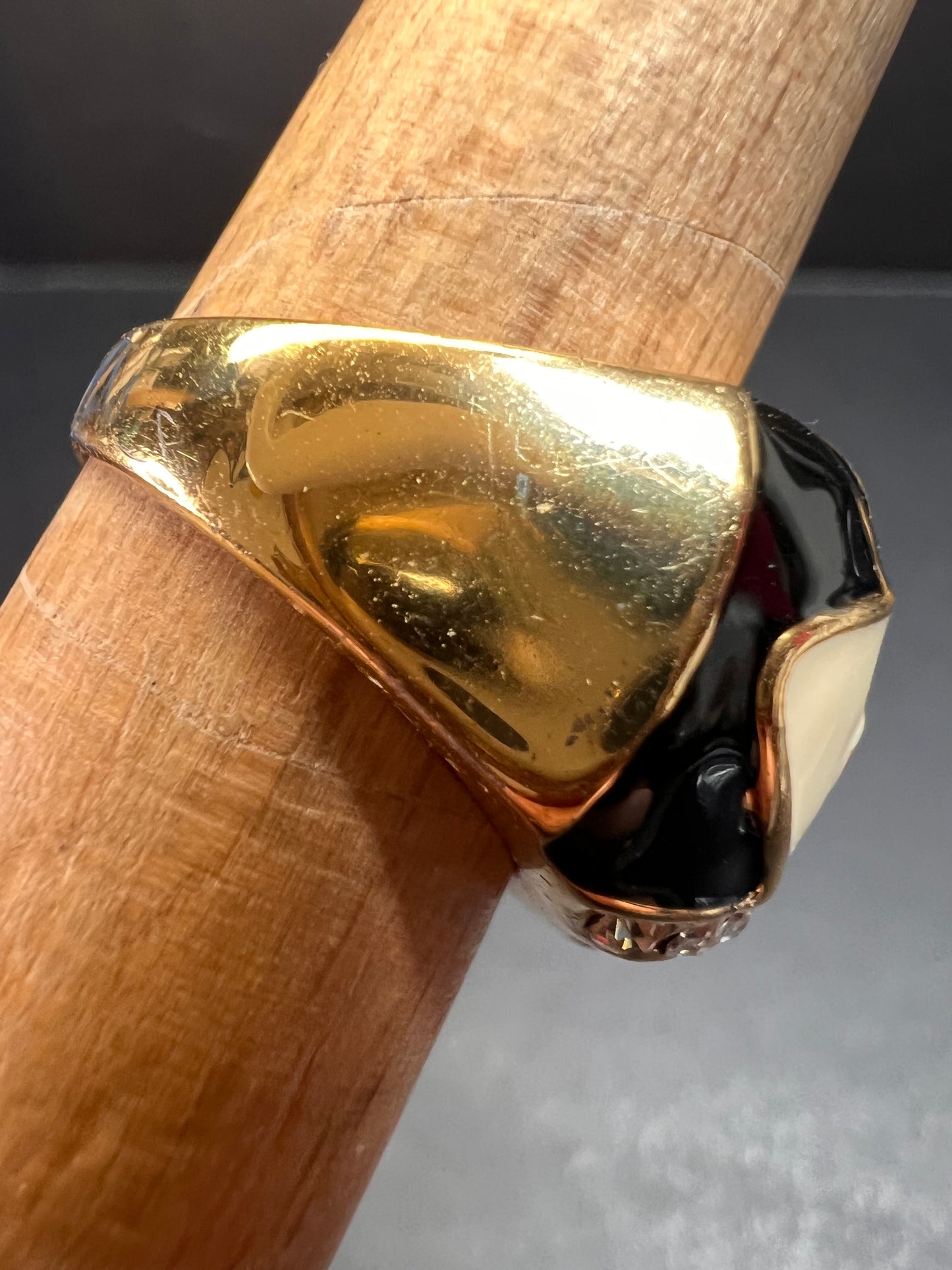 Vintage enameled gold plated costume ring size 6.5