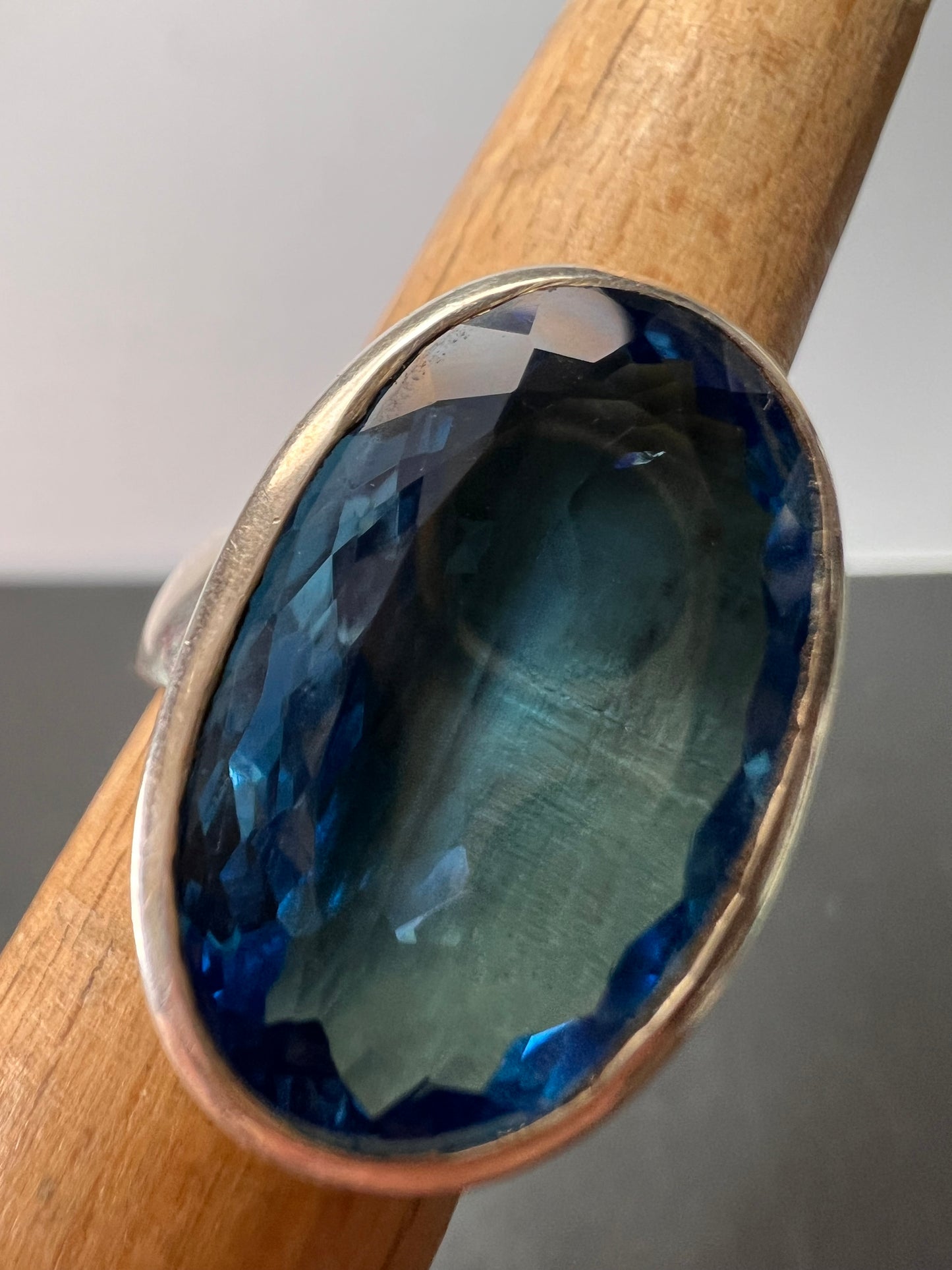 NEW Swiss Blue Topaz sterling silver ring size 7. 11.79 grams