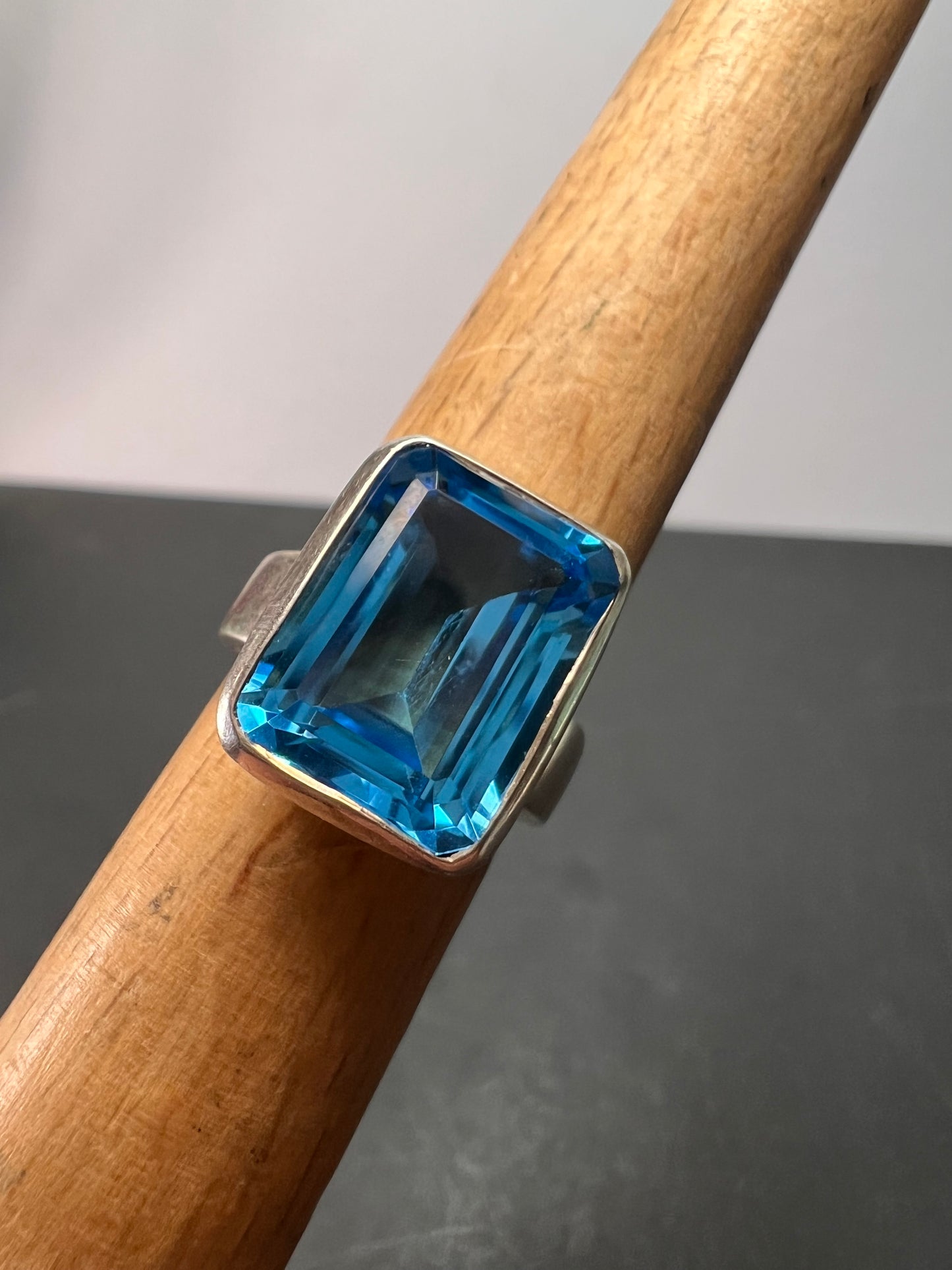 NEW Swiss blue topaz sterling silver ring size 7 / 9.43 grams