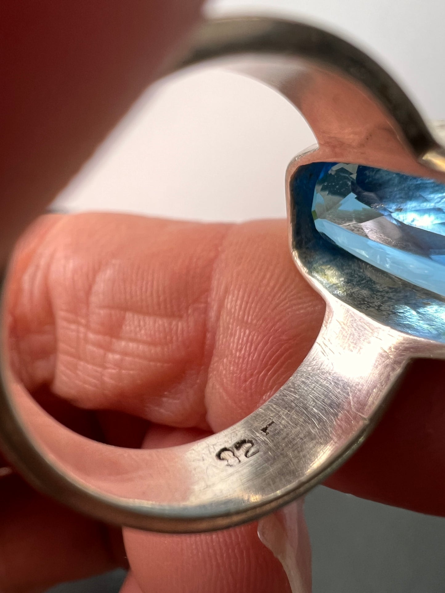 NEW size 8 Swiss blue topaz sterling silver ring size 8.17 grams