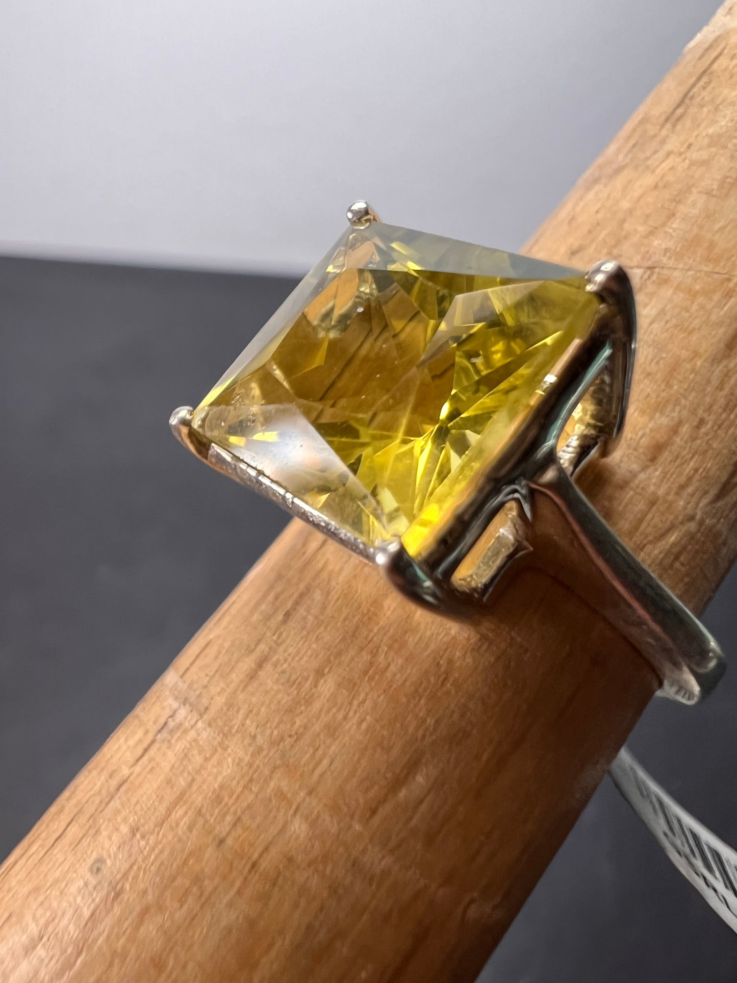 New with tag size 7 sterling silver lemon quartz ring 5.10 grams