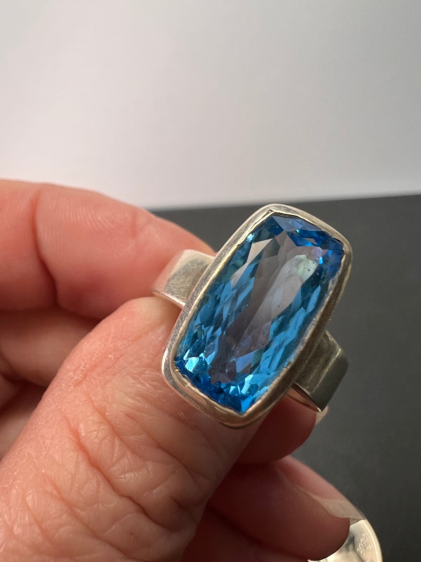 NEW size 8 Swiss blue topaz sterling silver ring size 8.17 grams