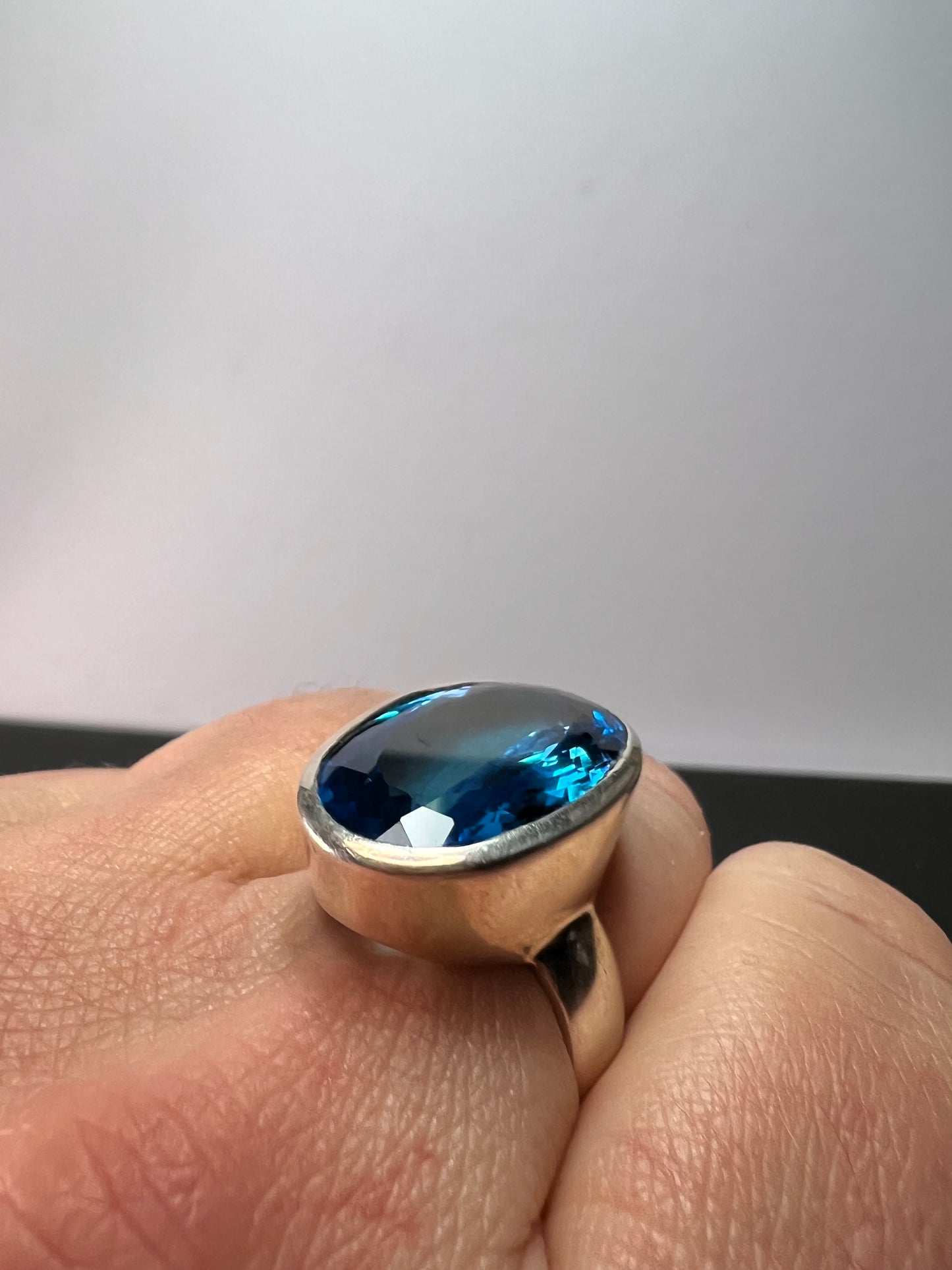 NEW Swiss Blue Topaz sterling silver ring size 7. 11.79 grams