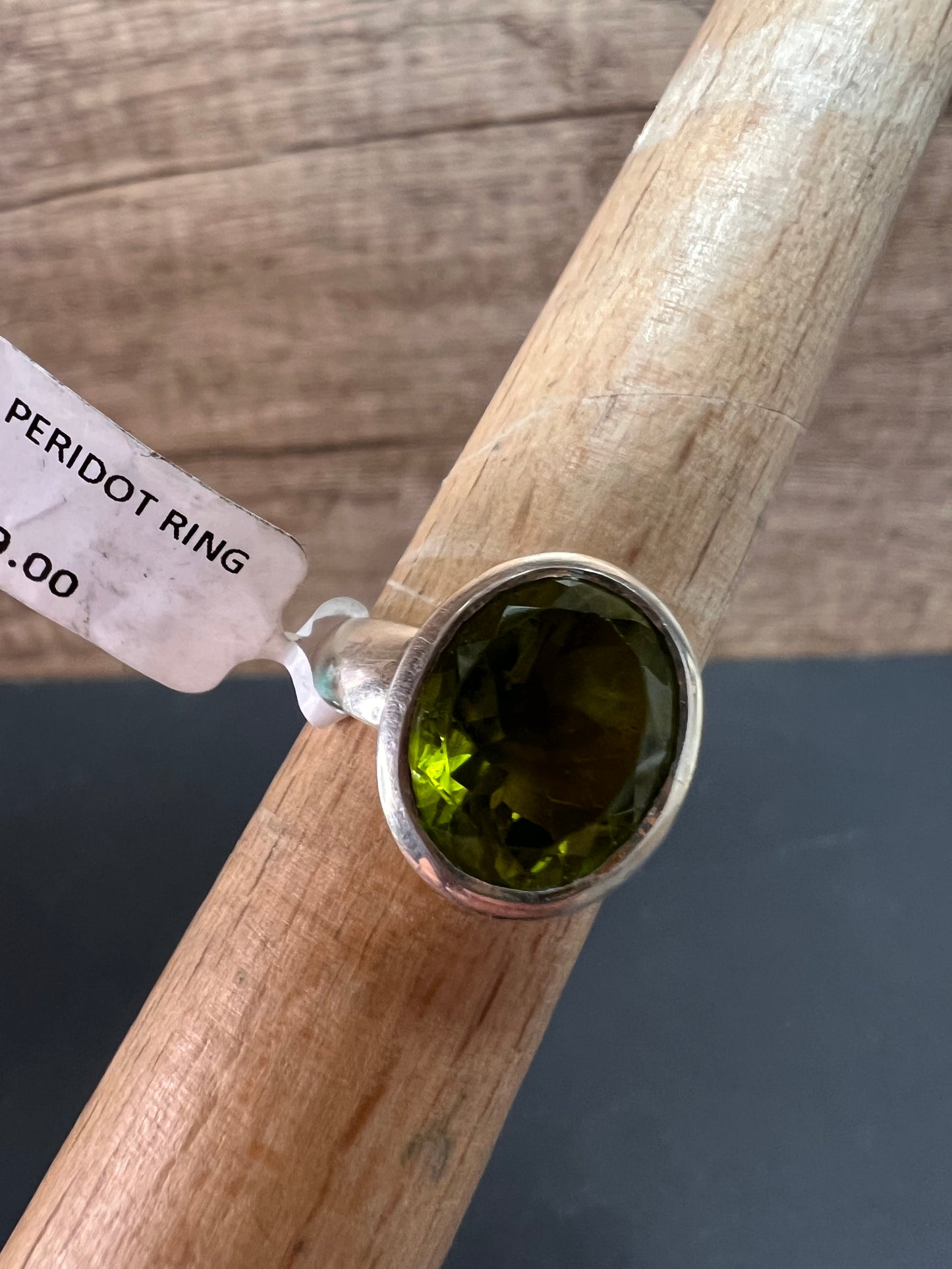 NEW size 7.5 peridot oval cut gemstone sterling silver ring 5.96 grams