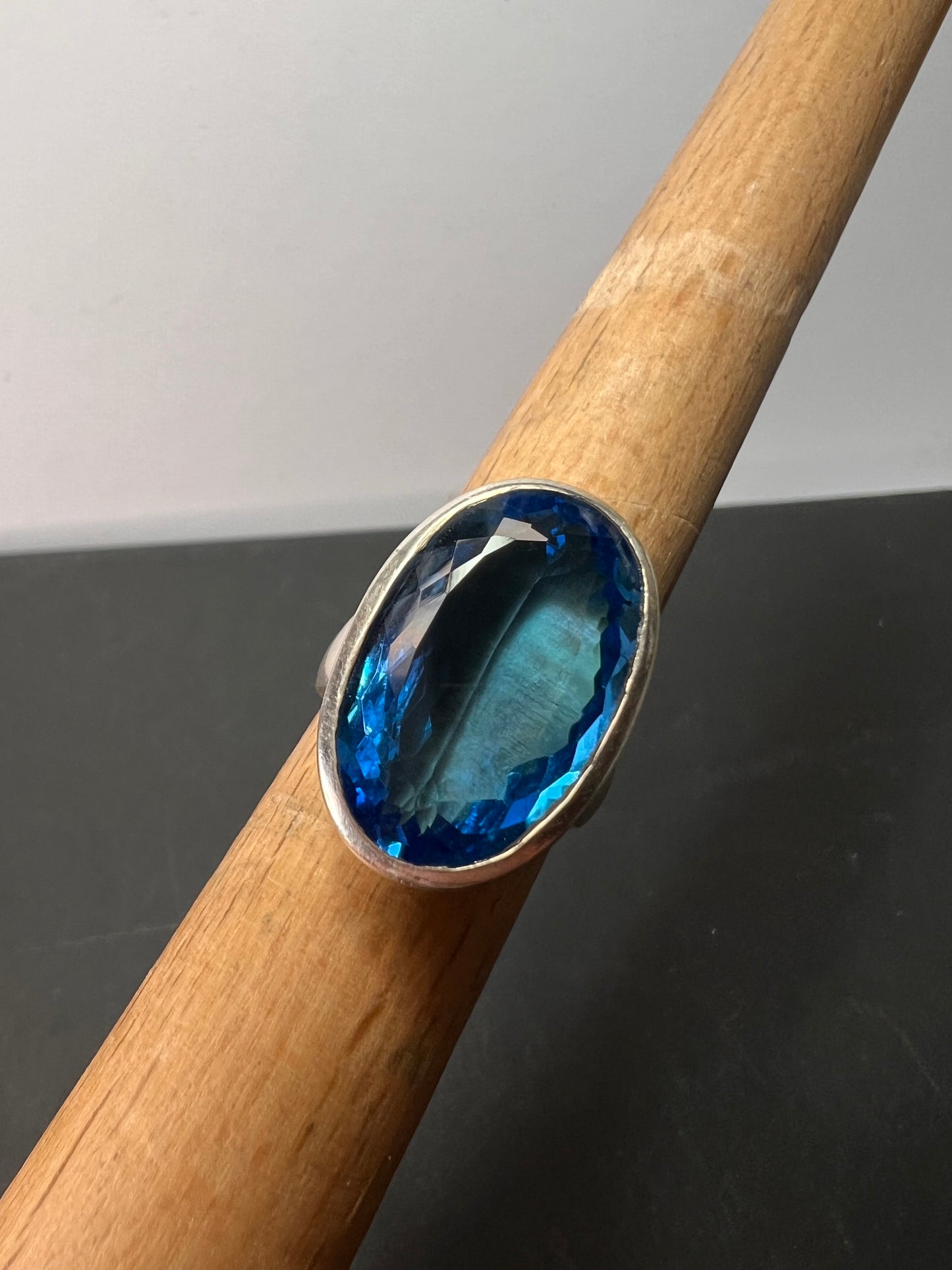 NEW Swiss Blue Topaz sterling silver ring size 7. 11.79 grams