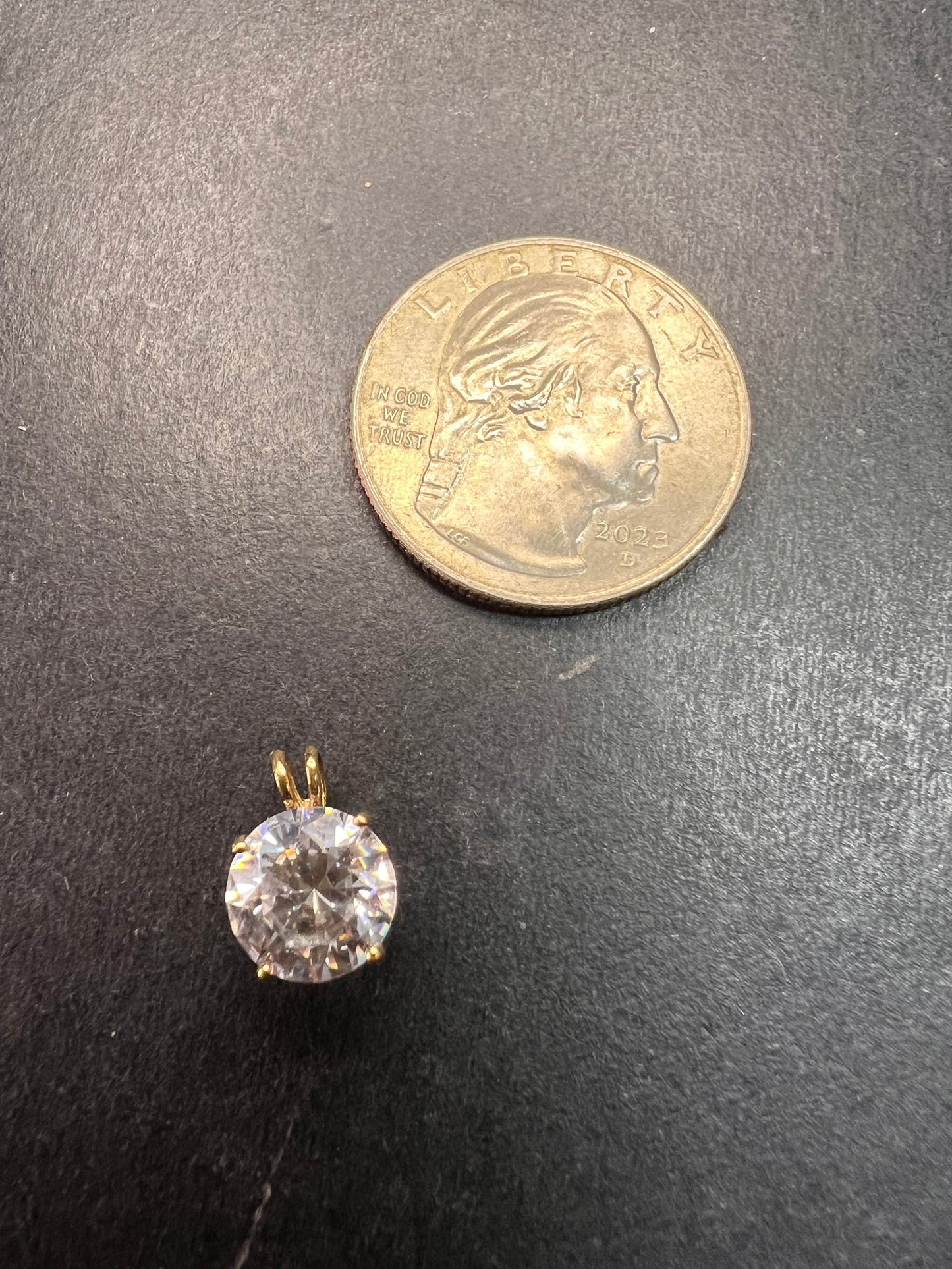 10k gold LUX 8.3mm cubic zirconia pendant