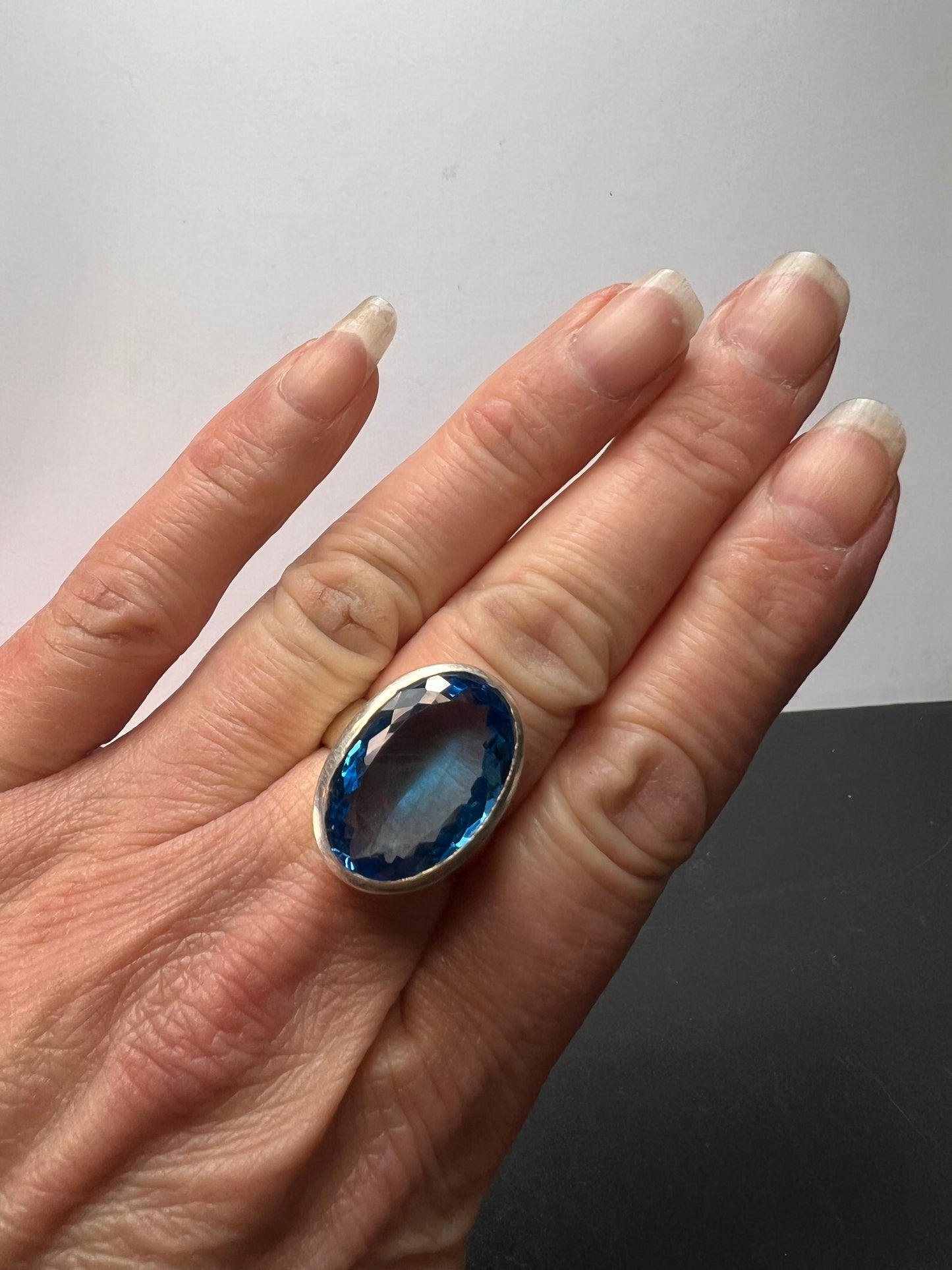 NEW size 8 Swiss blue topaz sterling silver ring size 11.70 grams