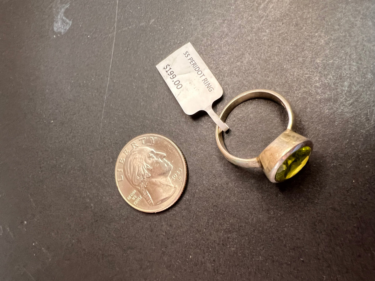 NEW size 7.5 peridot oval cut gemstone sterling silver ring 5.96 grams