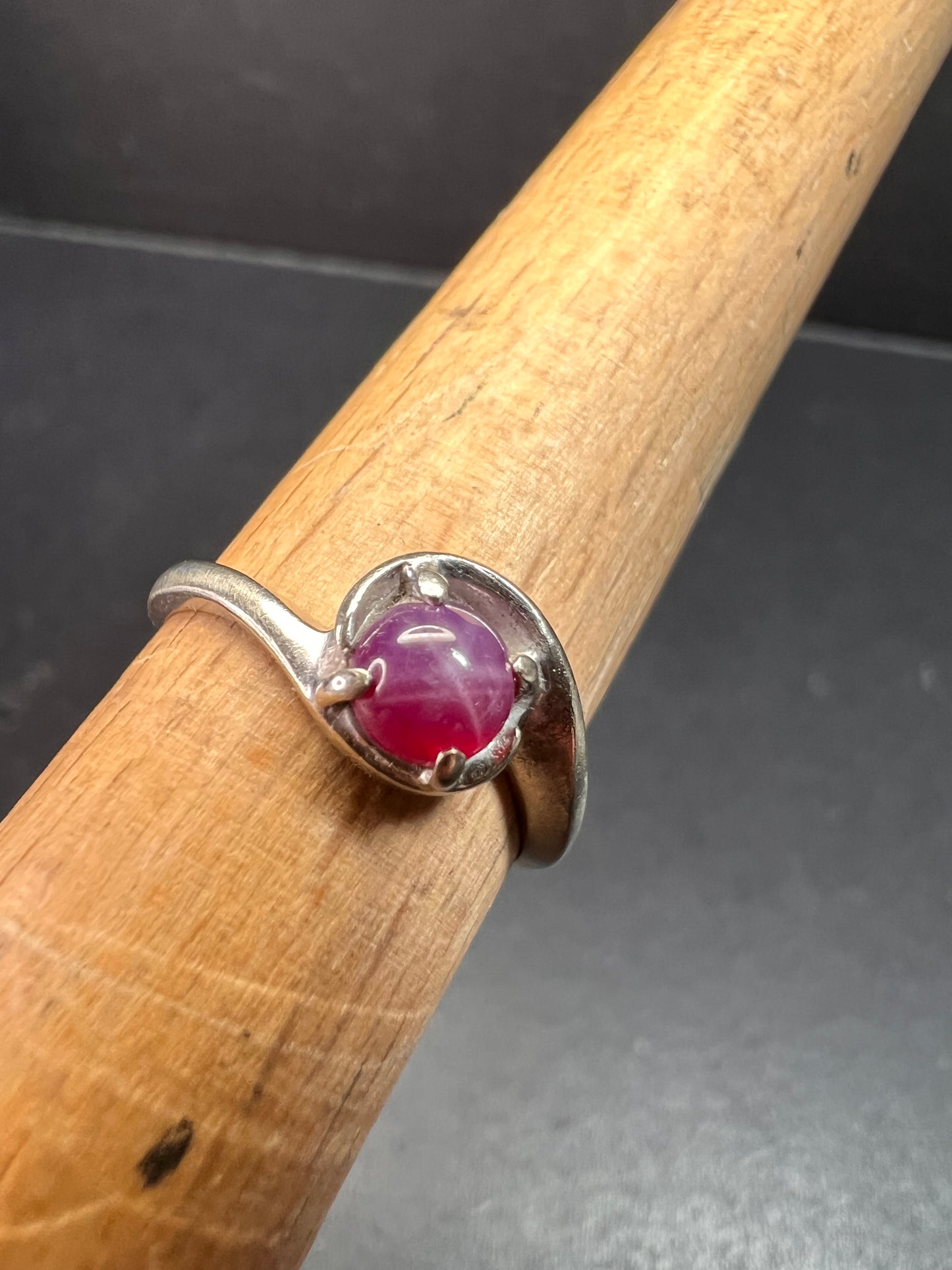 Vintage 14k white gold star ruby ring size 6