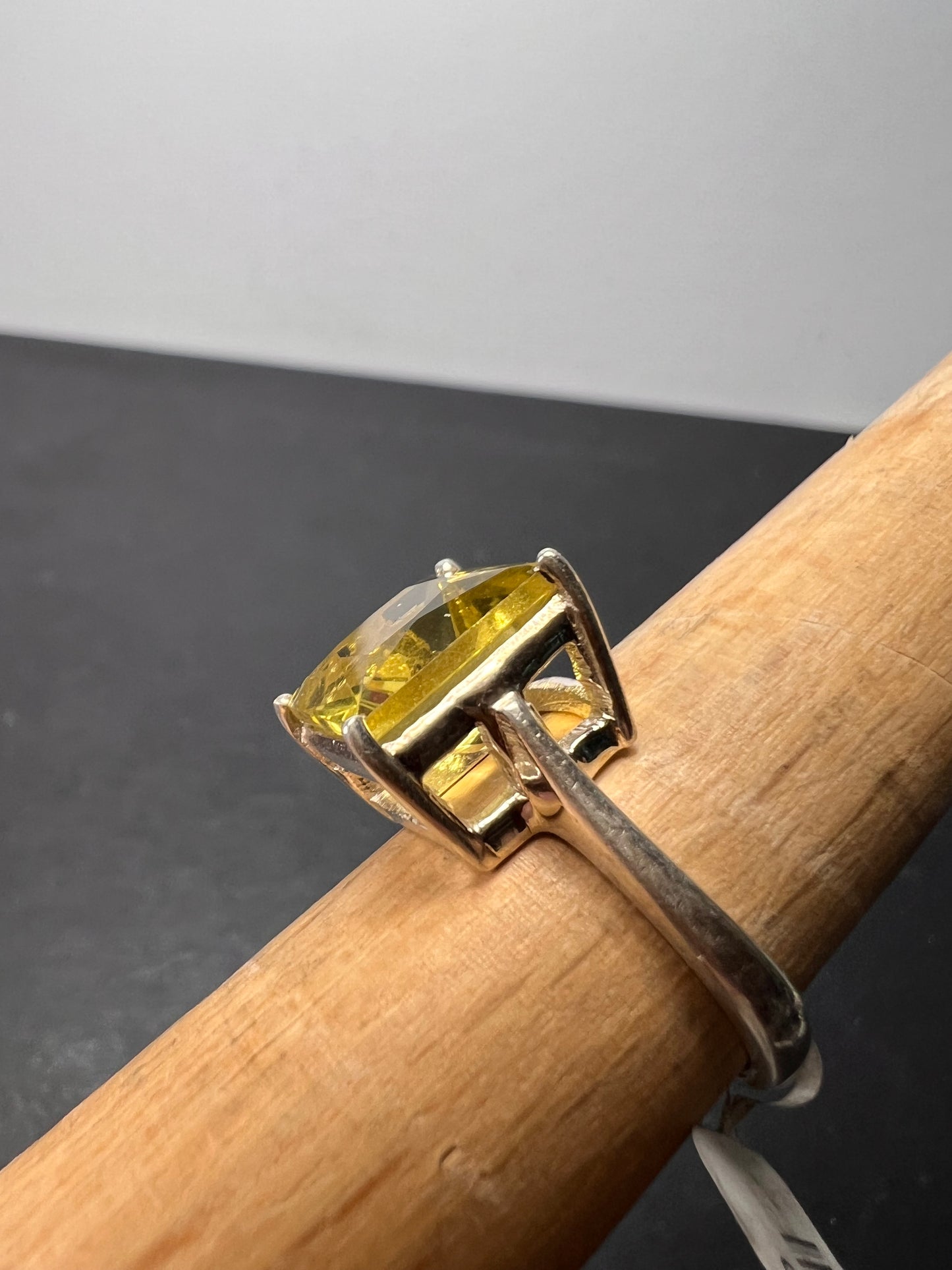 New with tag size 7 sterling silver lemon quartz ring 5.10 grams