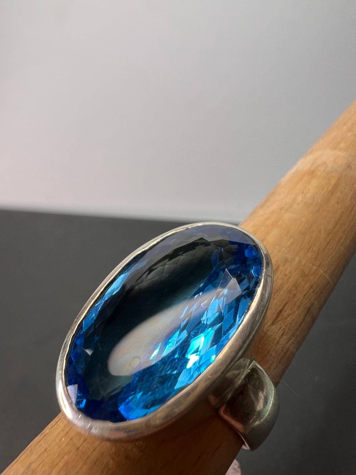 NEW Swiss Blue Topaz sterling silver ring size 7. 11.79 grams