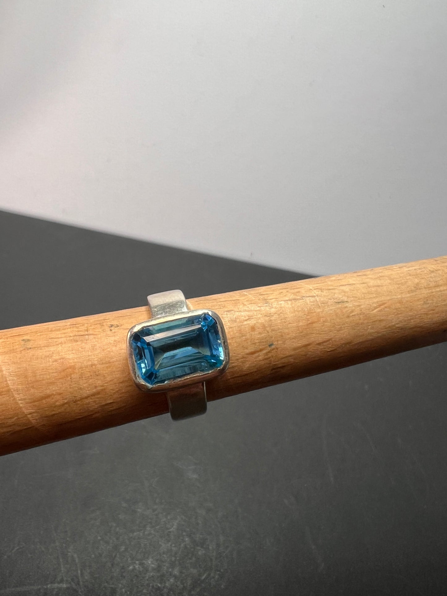 NEW Swiss blue topaz sterling silver ring size 7 / 6.65 grams