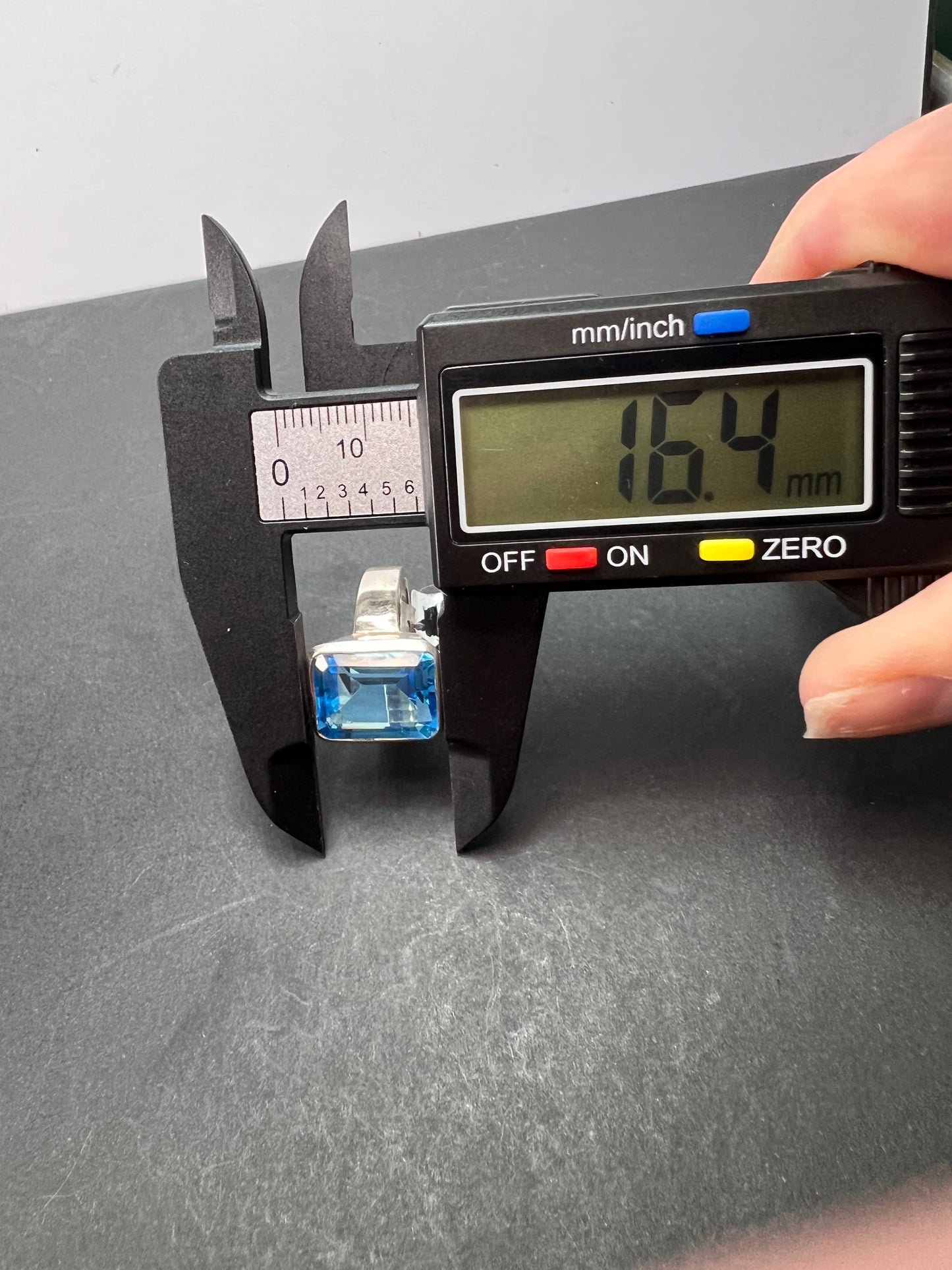 NEW Swiss blue topaz sterling silver ring size 7 / 9.43 grams