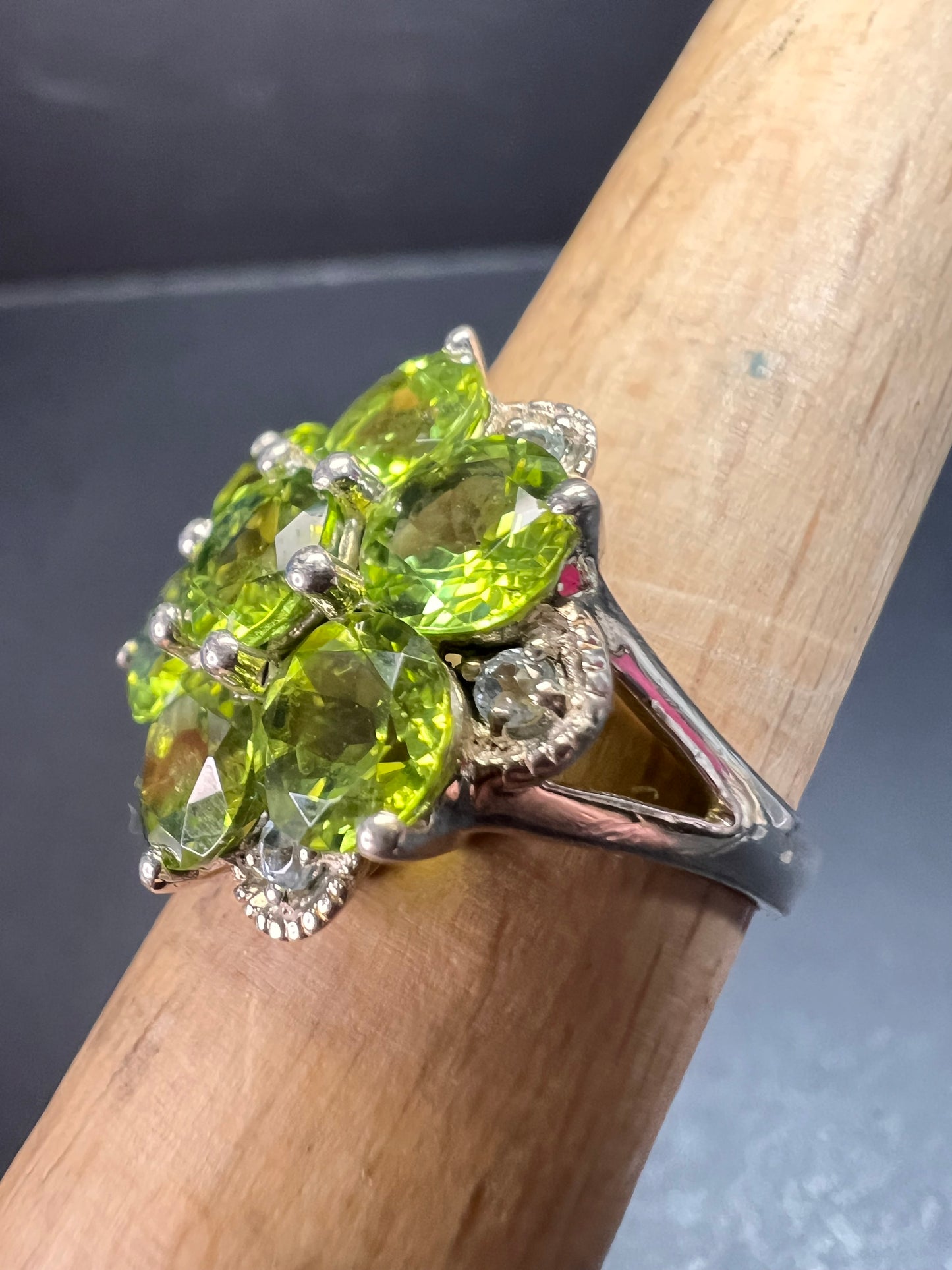 Vintage peridot and aquamarine sterling silver cluster ring size 7