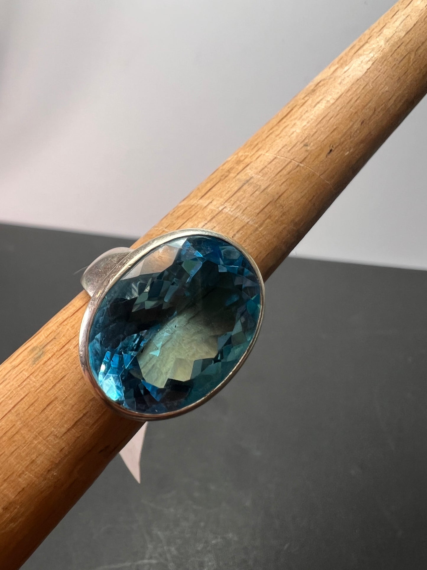 NEW size 8 Blue topaz sterling silver ring size 12.47 grams