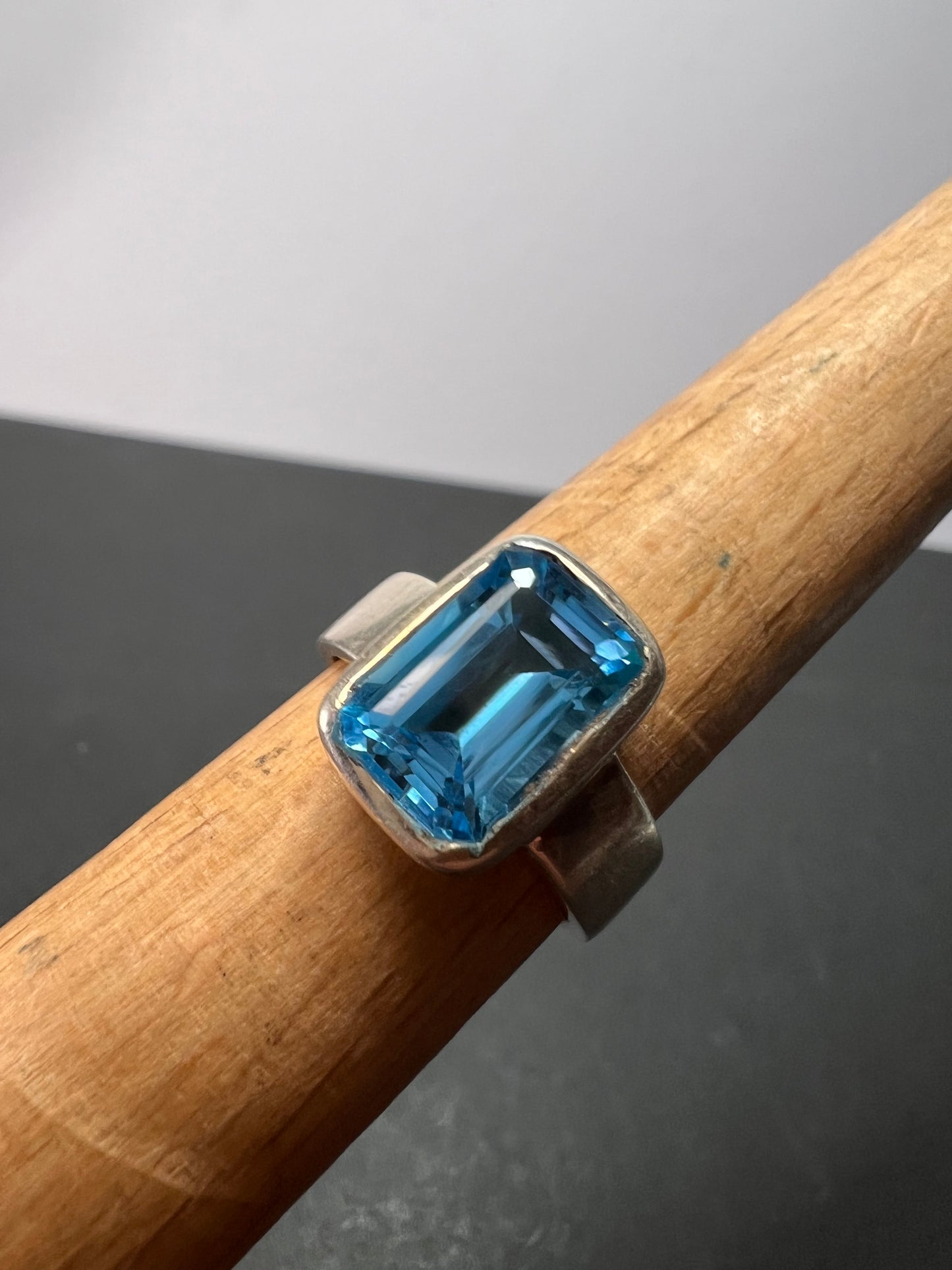 NEW Swiss blue topaz sterling silver ring size 7 / 6.65 grams