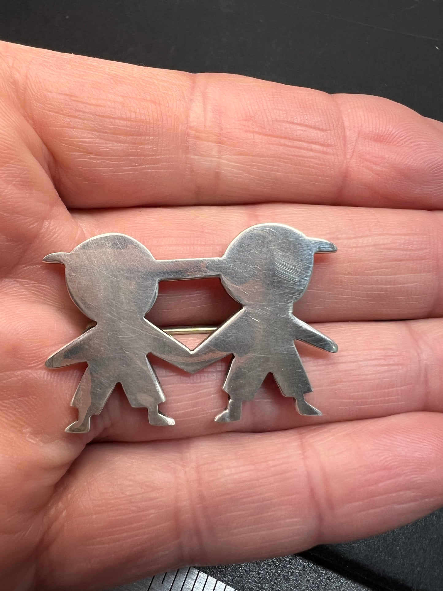 Vintage 925 sterling silver kids holding hands pin