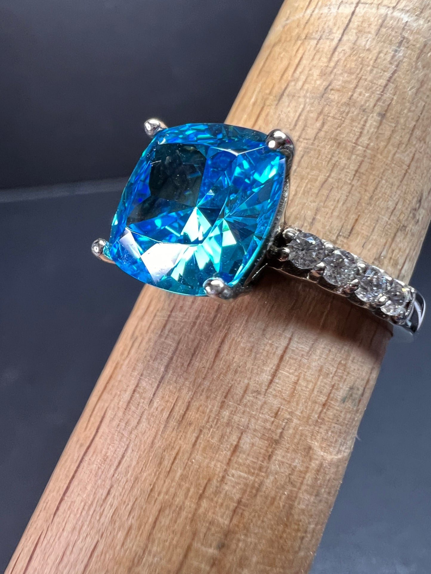 Aqua blue CZ sterling silver ring size 8