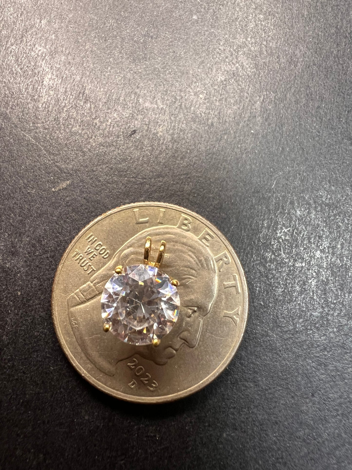 10k gold LUX 8.3mm cubic zirconia pendant