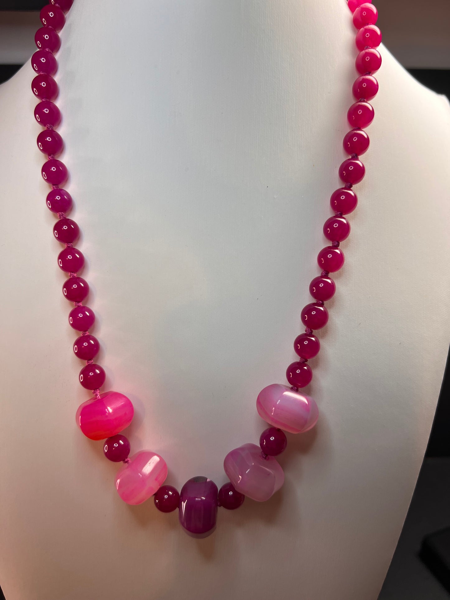 NEW Fuchsia pink dyed agate beaded necklace with sterling silver clasp