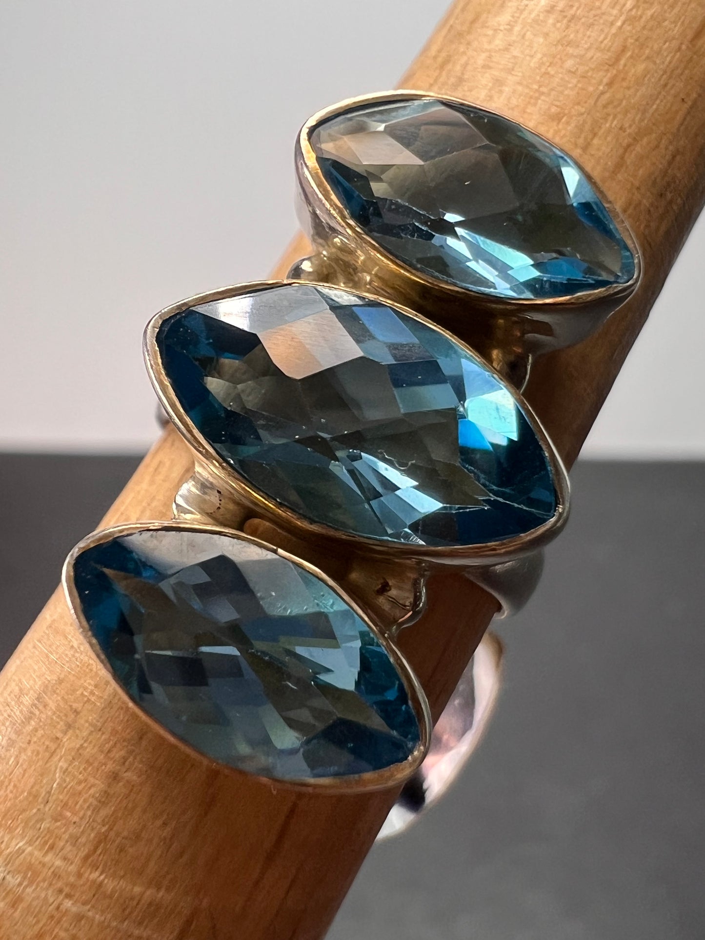 NEW Blue topaz triple stone sterling silver ring size 6 / 6.39 grams