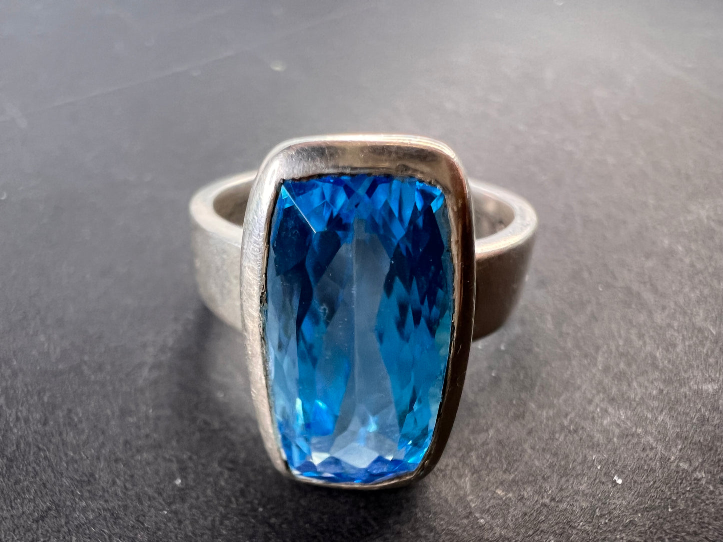 NEW size 8 Swiss blue topaz sterling silver ring size 8.17 grams