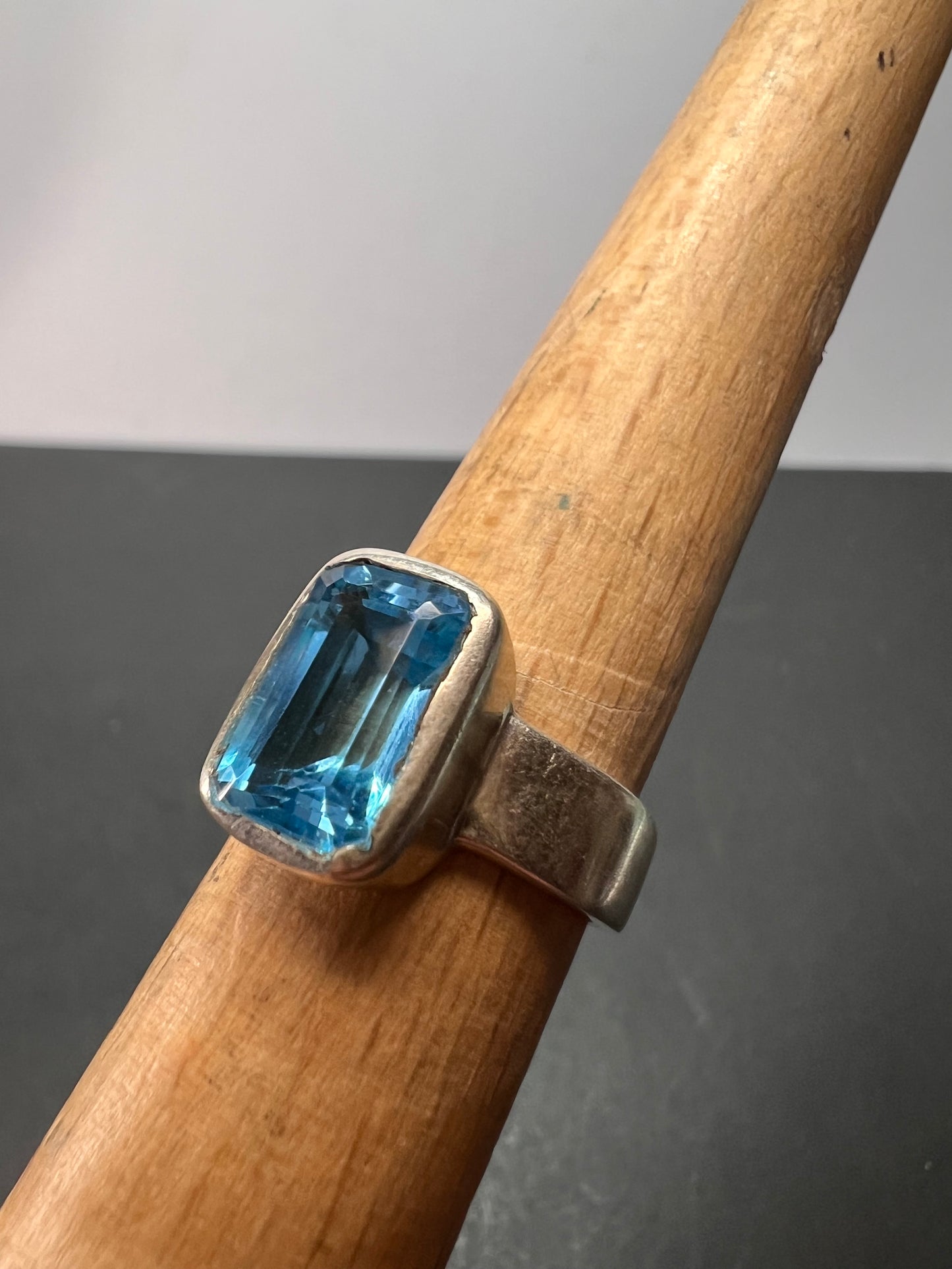 NEW Swiss blue topaz sterling silver ring size 7 / 6.65 grams