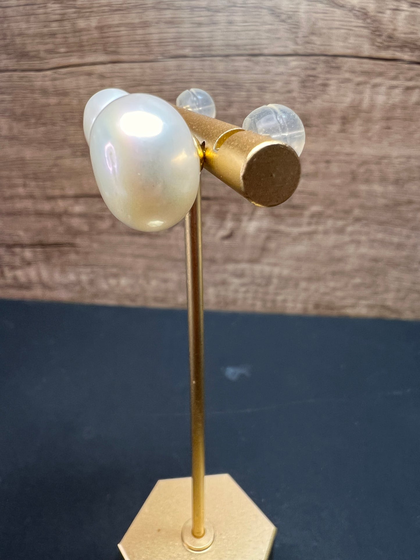 NEW 14k solid gold freshwater pearl stud earrings