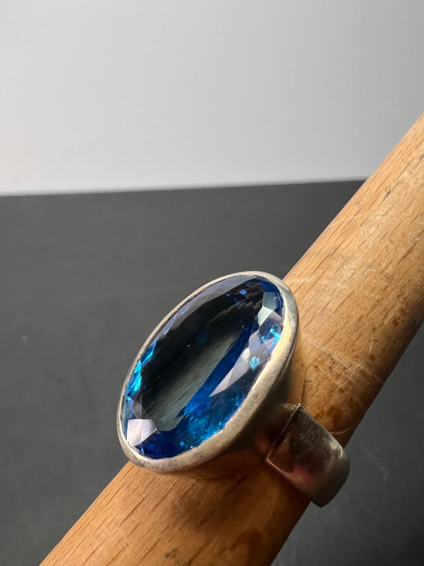 NEW size 8 Swiss blue topaz sterling silver ring size 11.70 grams