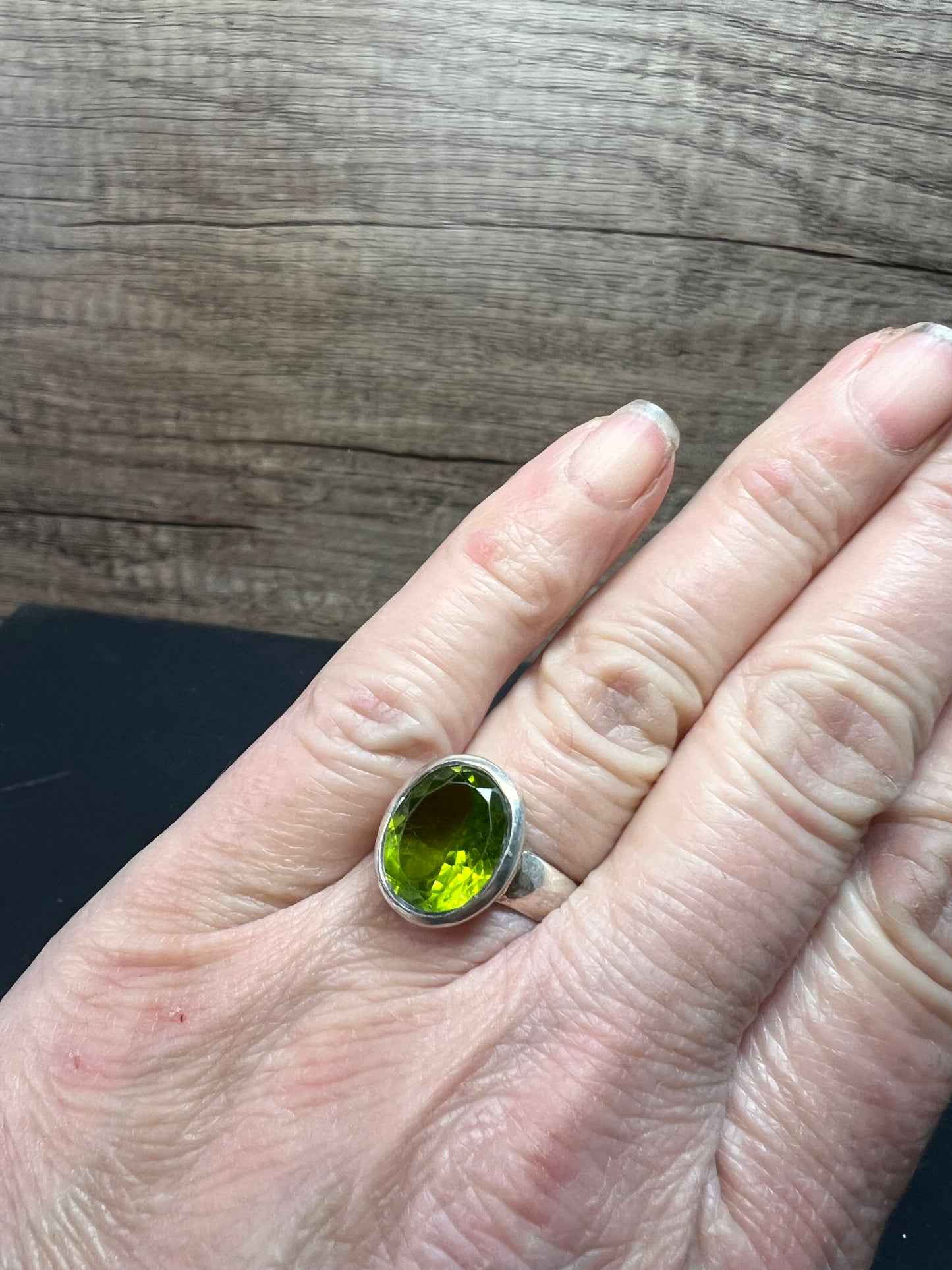 NEW size 7.5 peridot oval cut gemstone sterling silver ring 5.96 grams