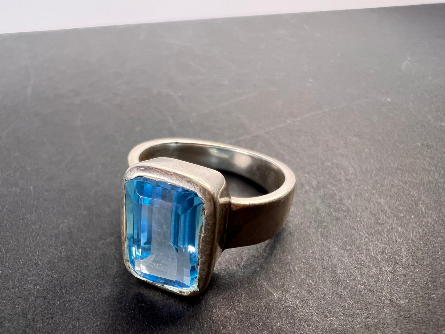 NEW Swiss blue topaz sterling silver ring size 7 / 6.65 grams