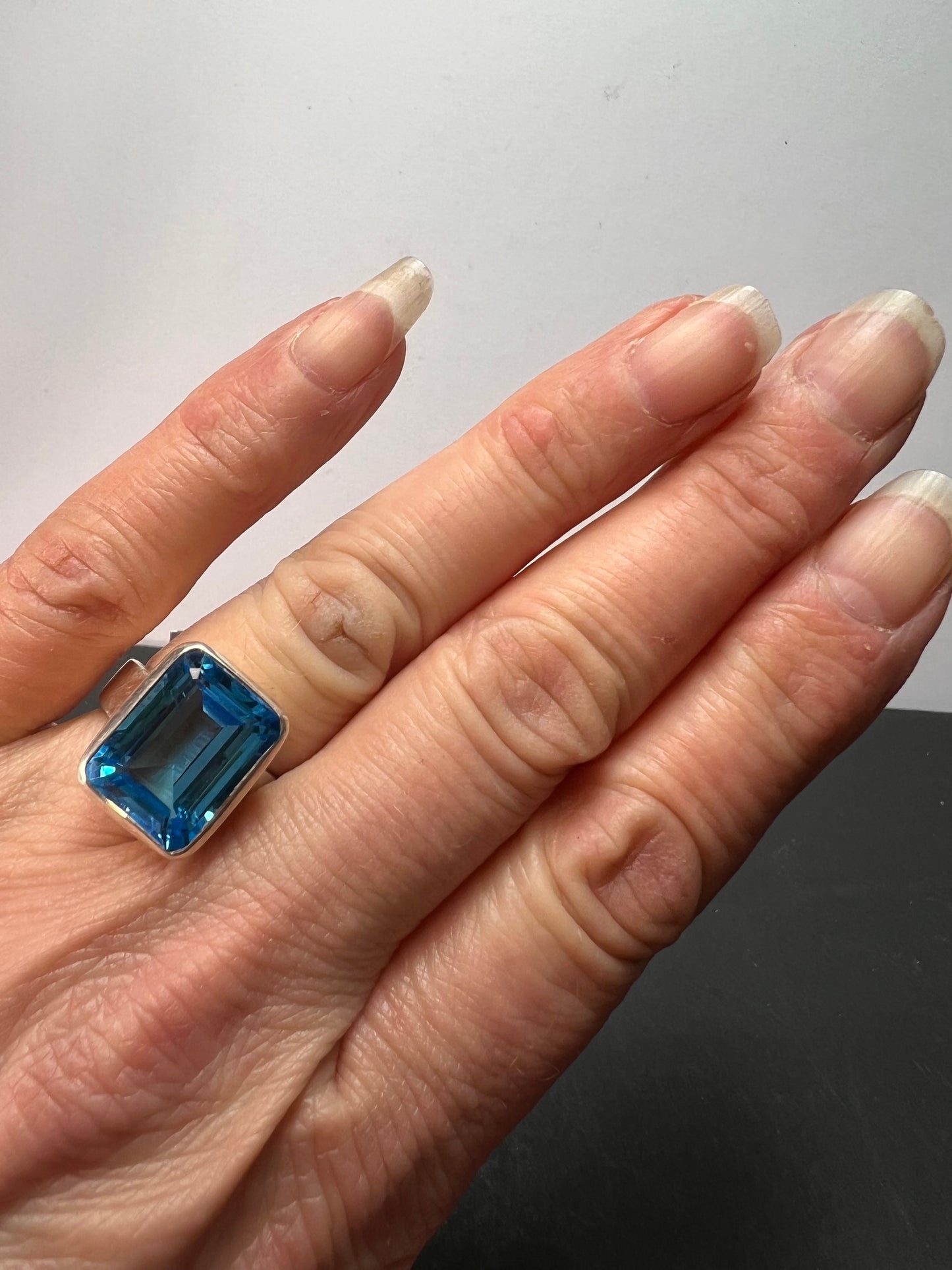 NEW Swiss blue topaz sterling silver ring size 7 / 9.43 grams