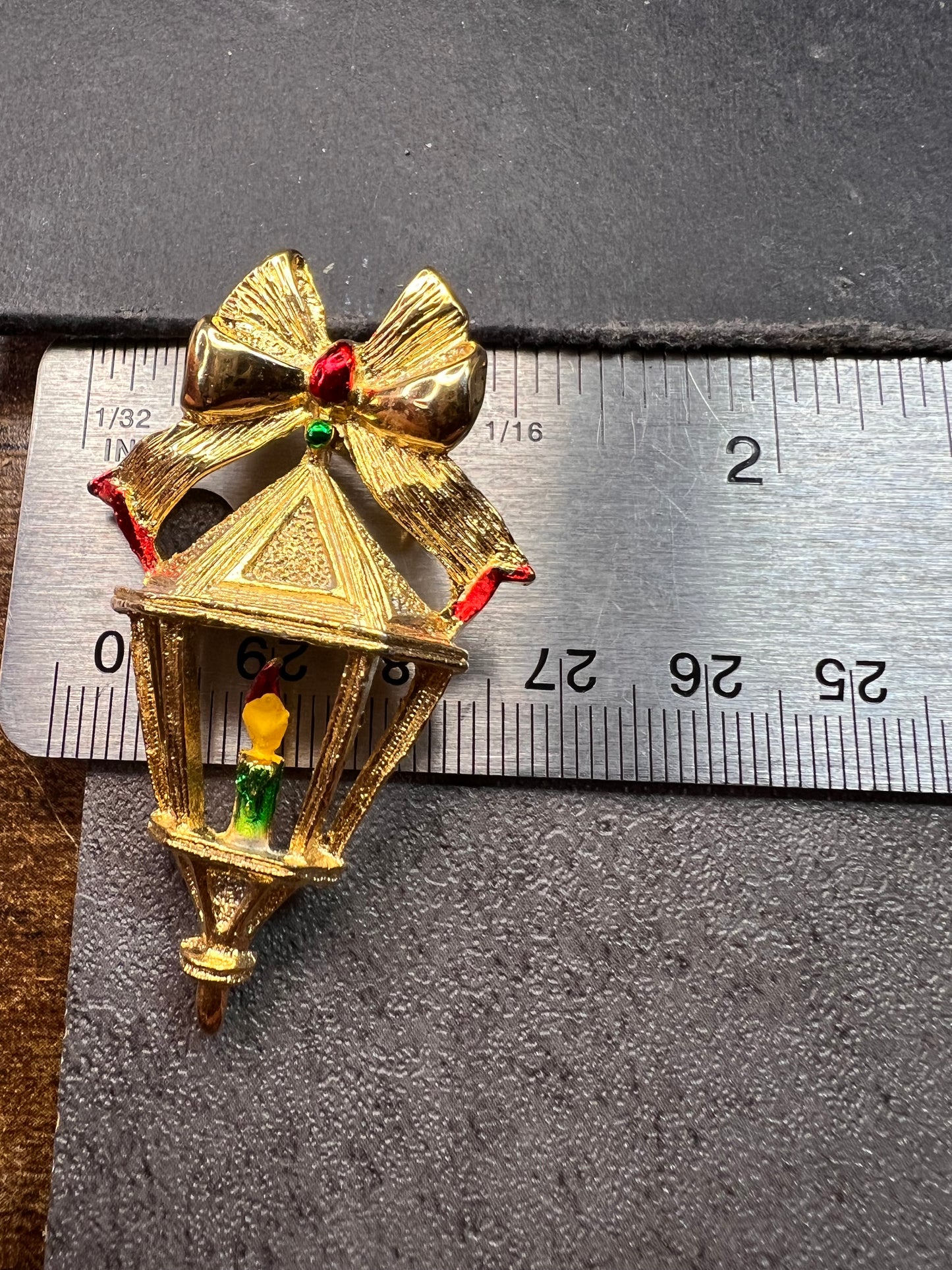 Vintage Gerry’s Christmas Lantern Bow Brooch Gold Tone Holiday Pin