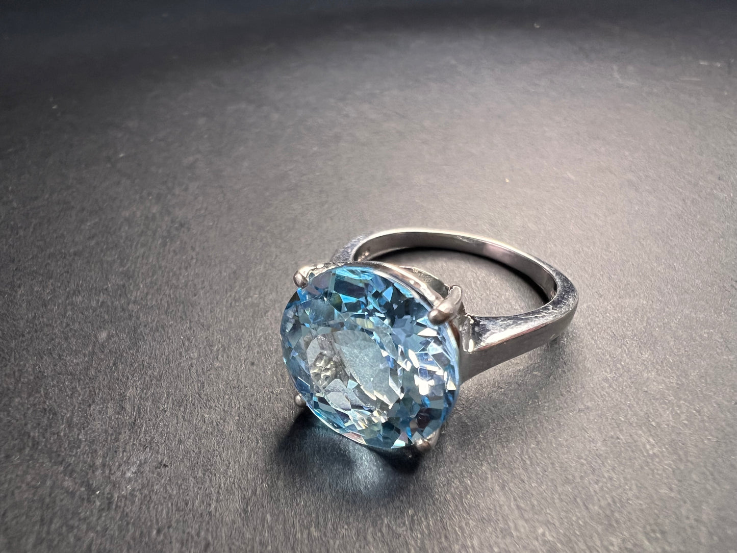Vintage blue topaz solitaire sterling silver ring size 7