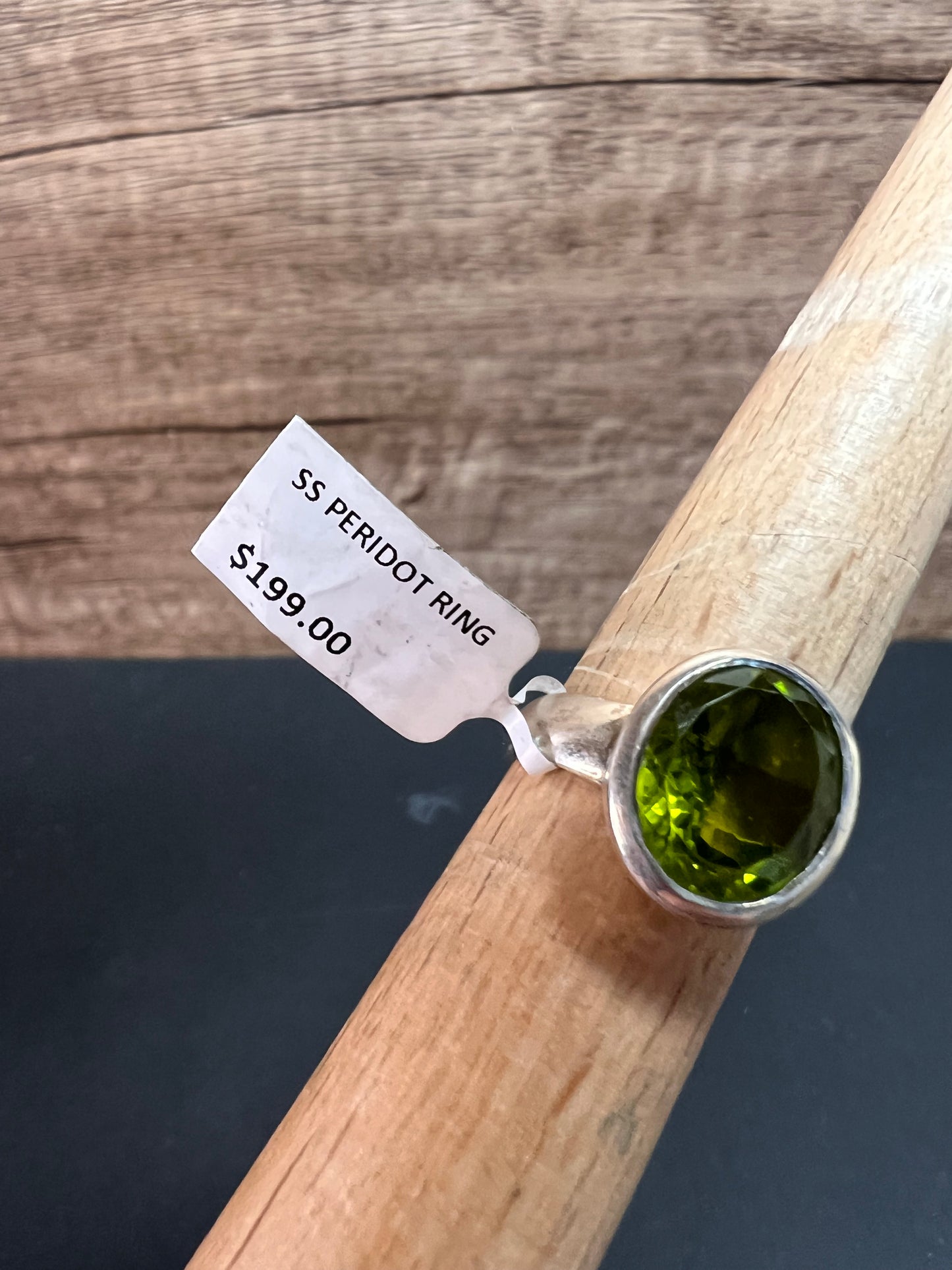 NEW size 7.5 peridot oval cut gemstone sterling silver ring 5.96 grams