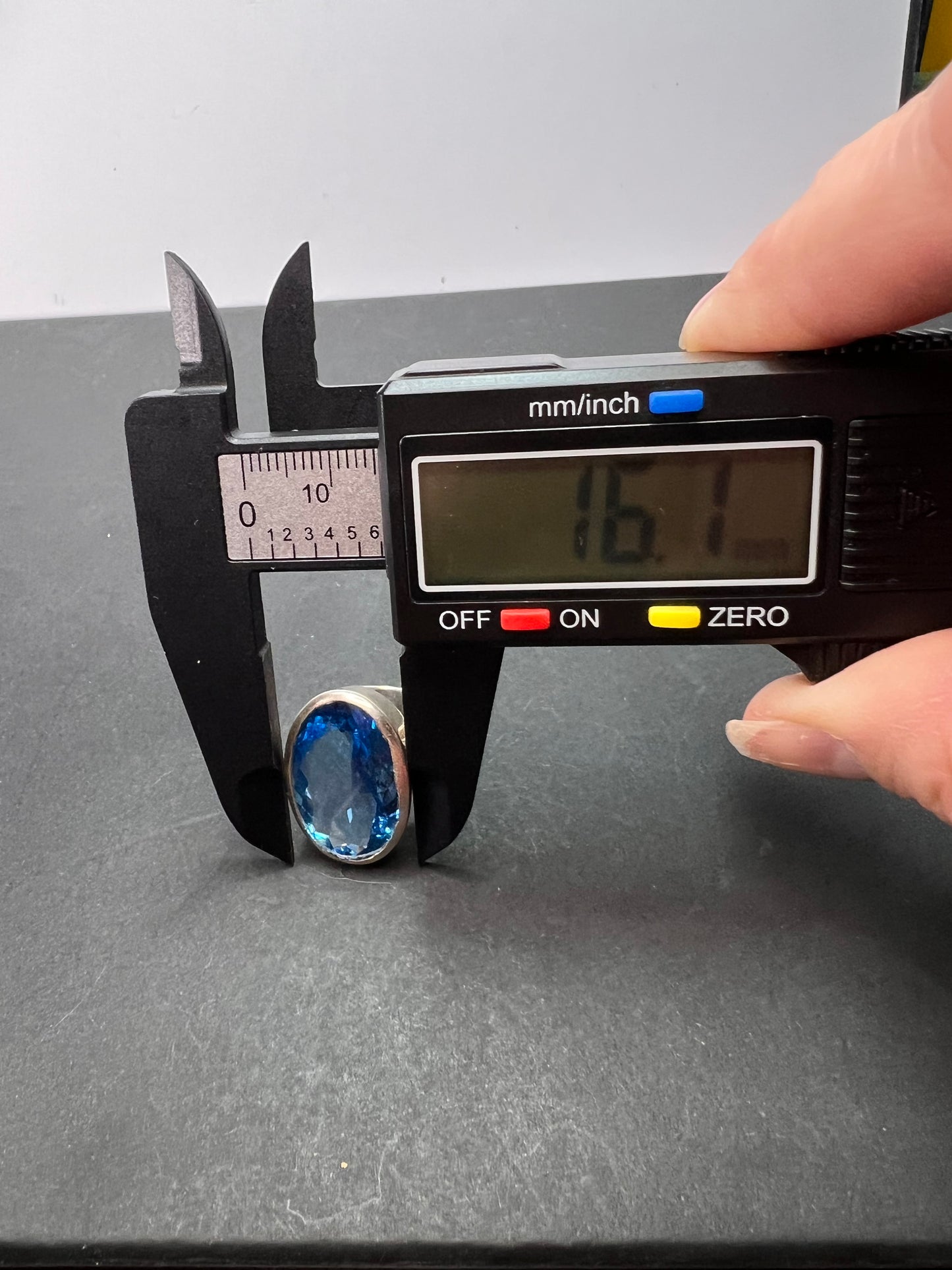 NEW size 8 Swiss blue topaz sterling silver ring size 11.70 grams