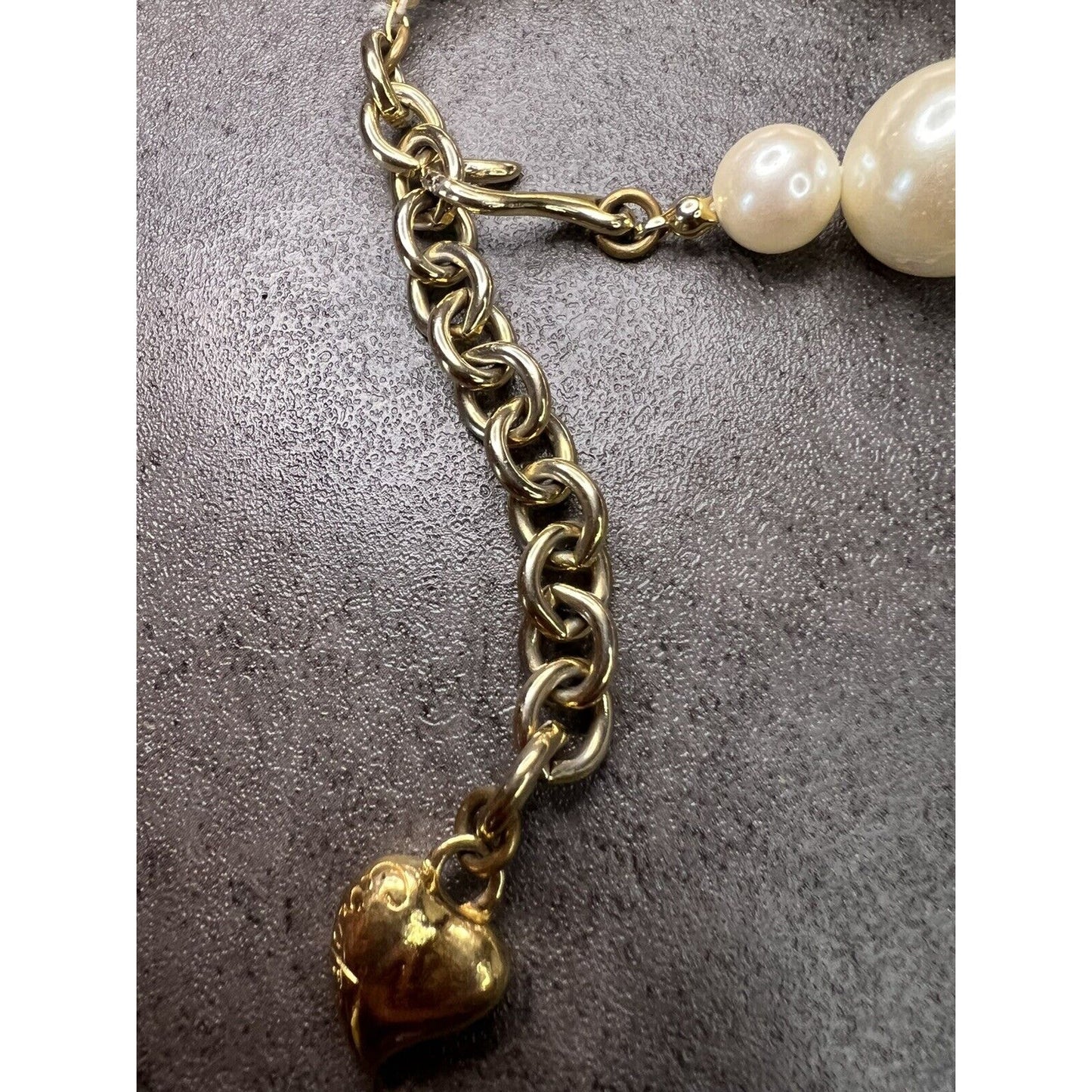 Vntg CAROLEE HAND-KNOTTED FAUX GOLD PEARL NECKLACE Gold Tone CHAIN HEART END