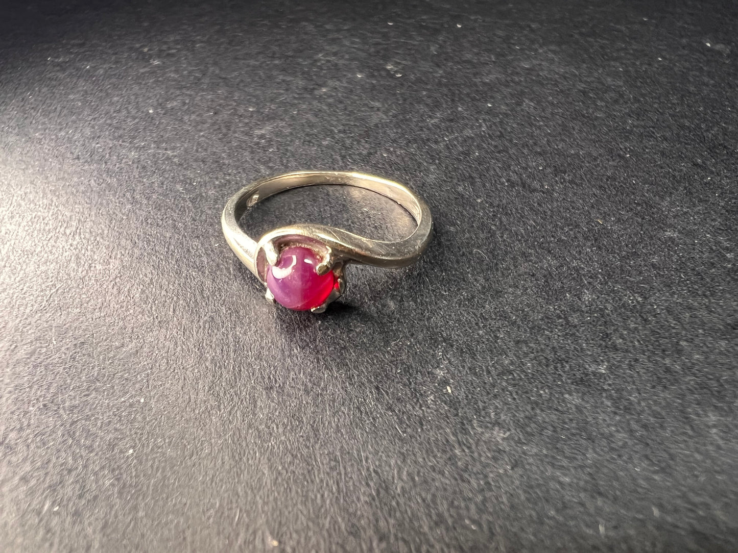 Vintage 14k white gold star ruby ring size 6