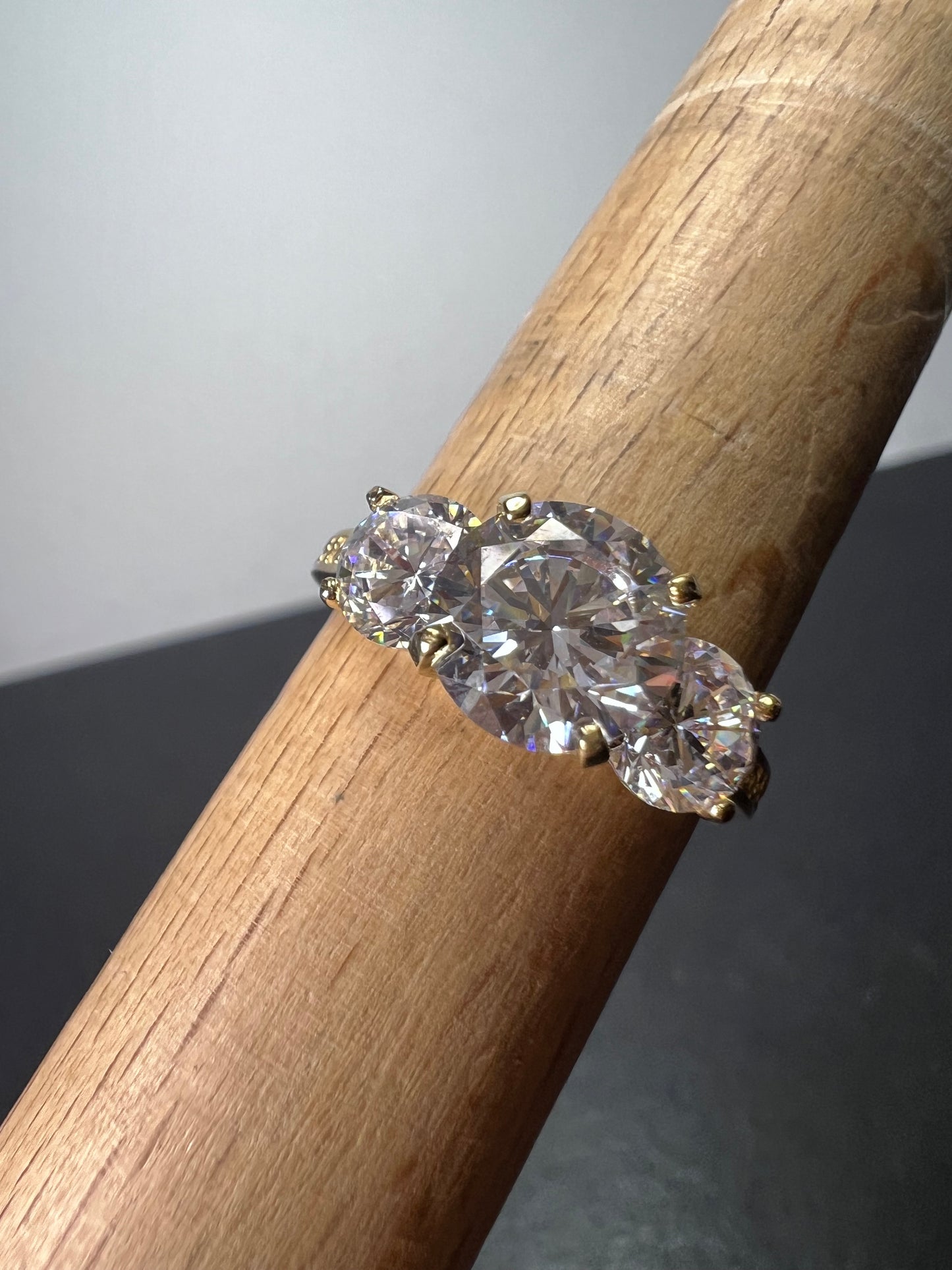 10k gold CZ past present and future ring size 9