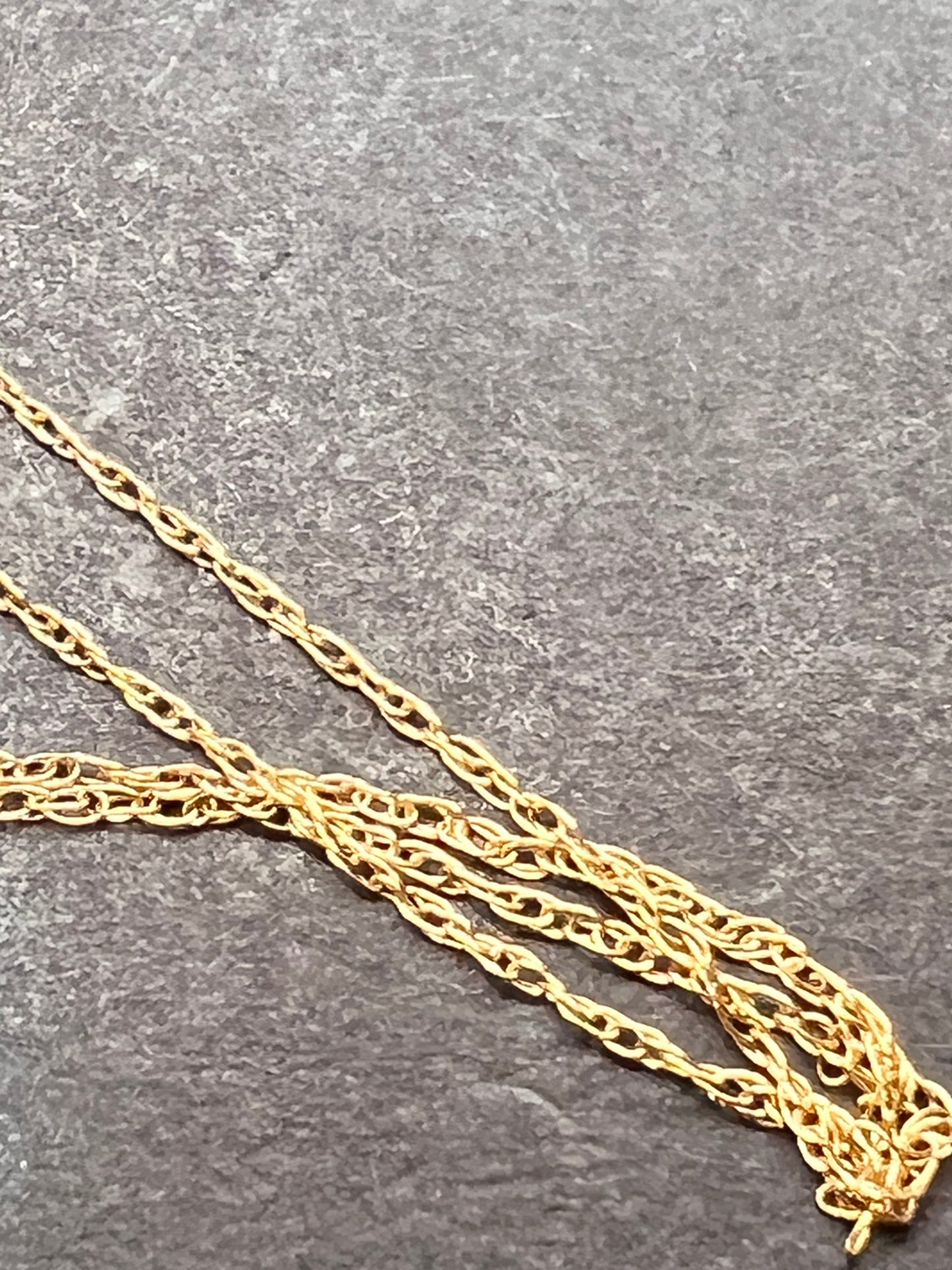 10k yellow gold chain 22 inches .53 grams