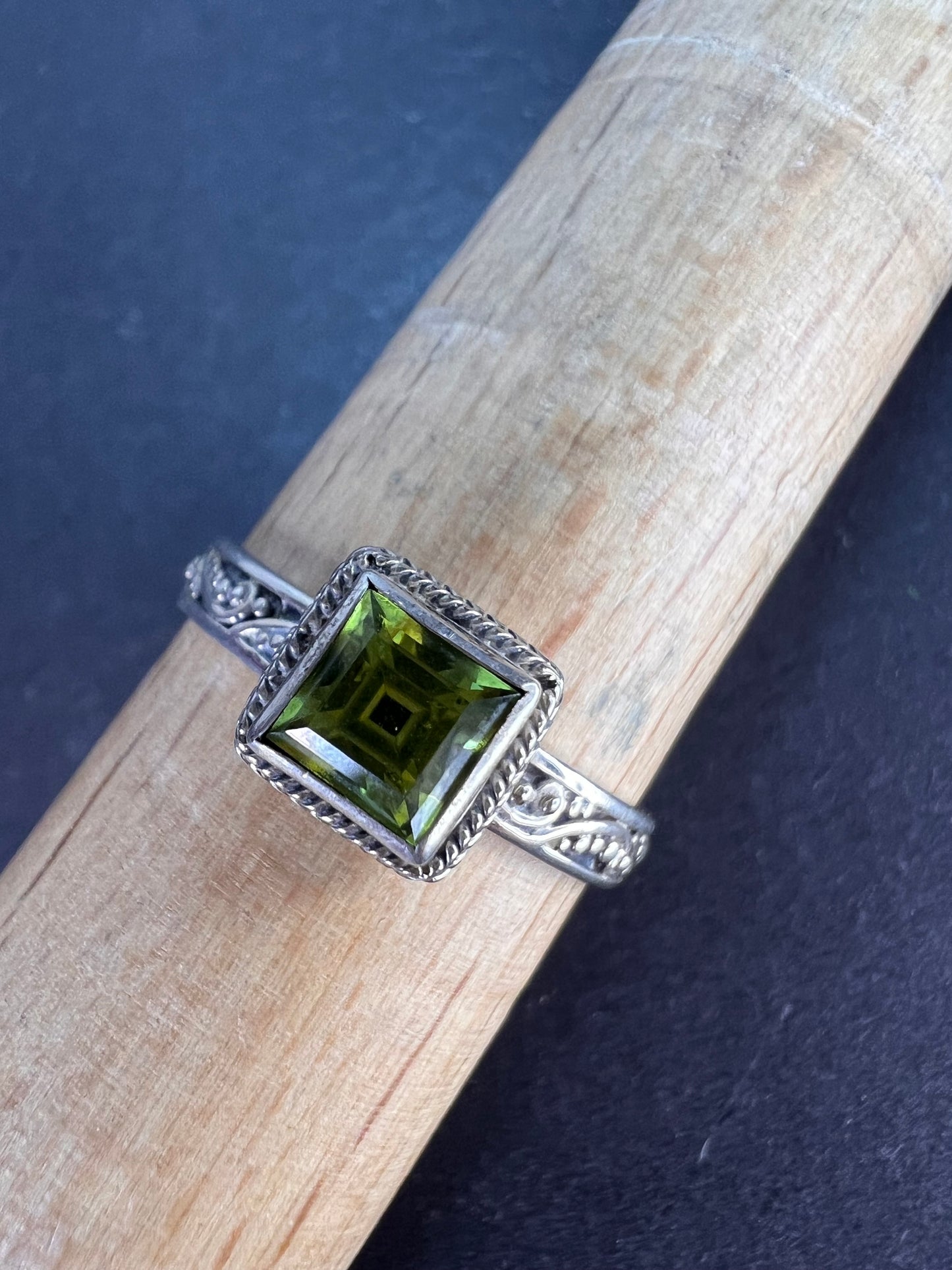 Sarda designer peridot and sterling silver ring size 9