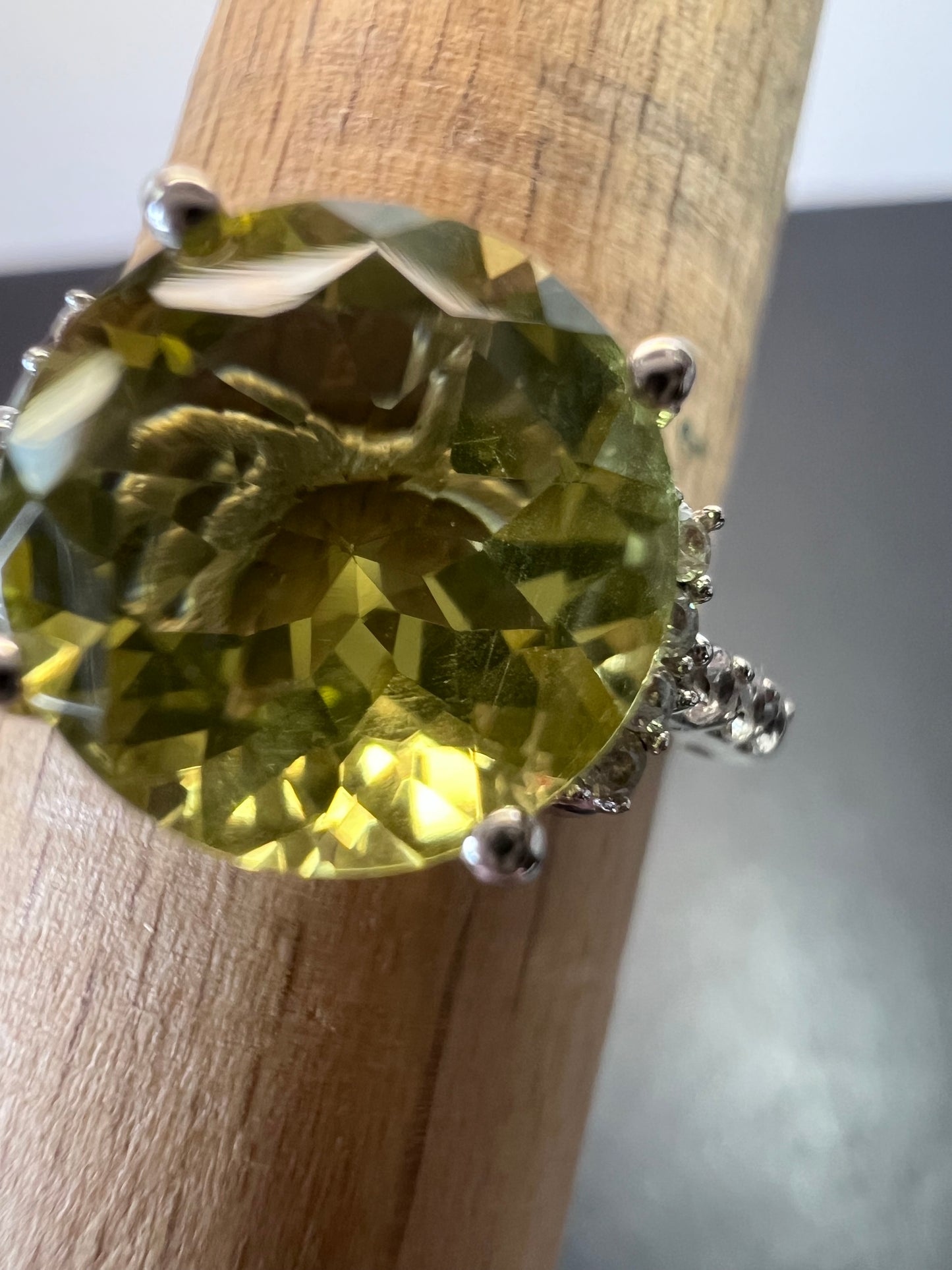 Ouro verde / lemon Quartz and white zircon sterling ring size 9