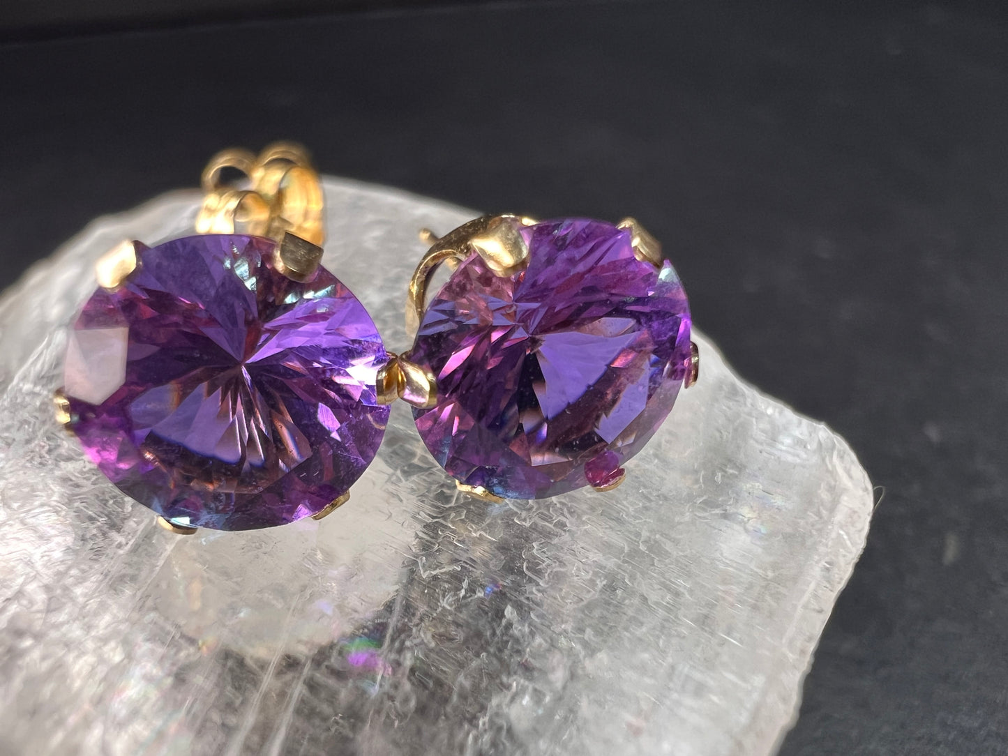 Like New 14K Yellow Gold Color Shift CZ Stud Earrings 8.2mm